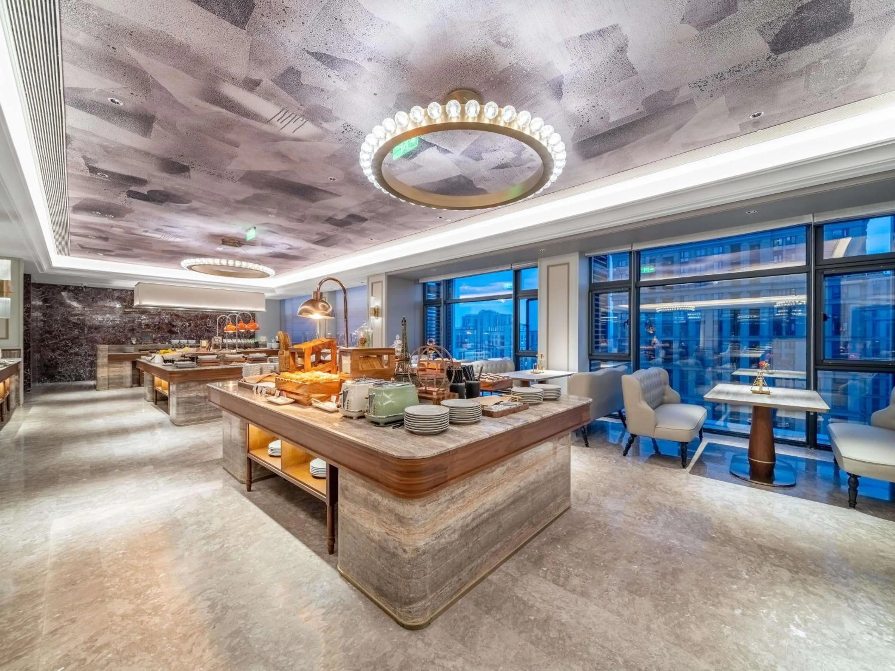 Restaurant/places to eat in Mercure Hangzhou Gongshu Wanda Plaza