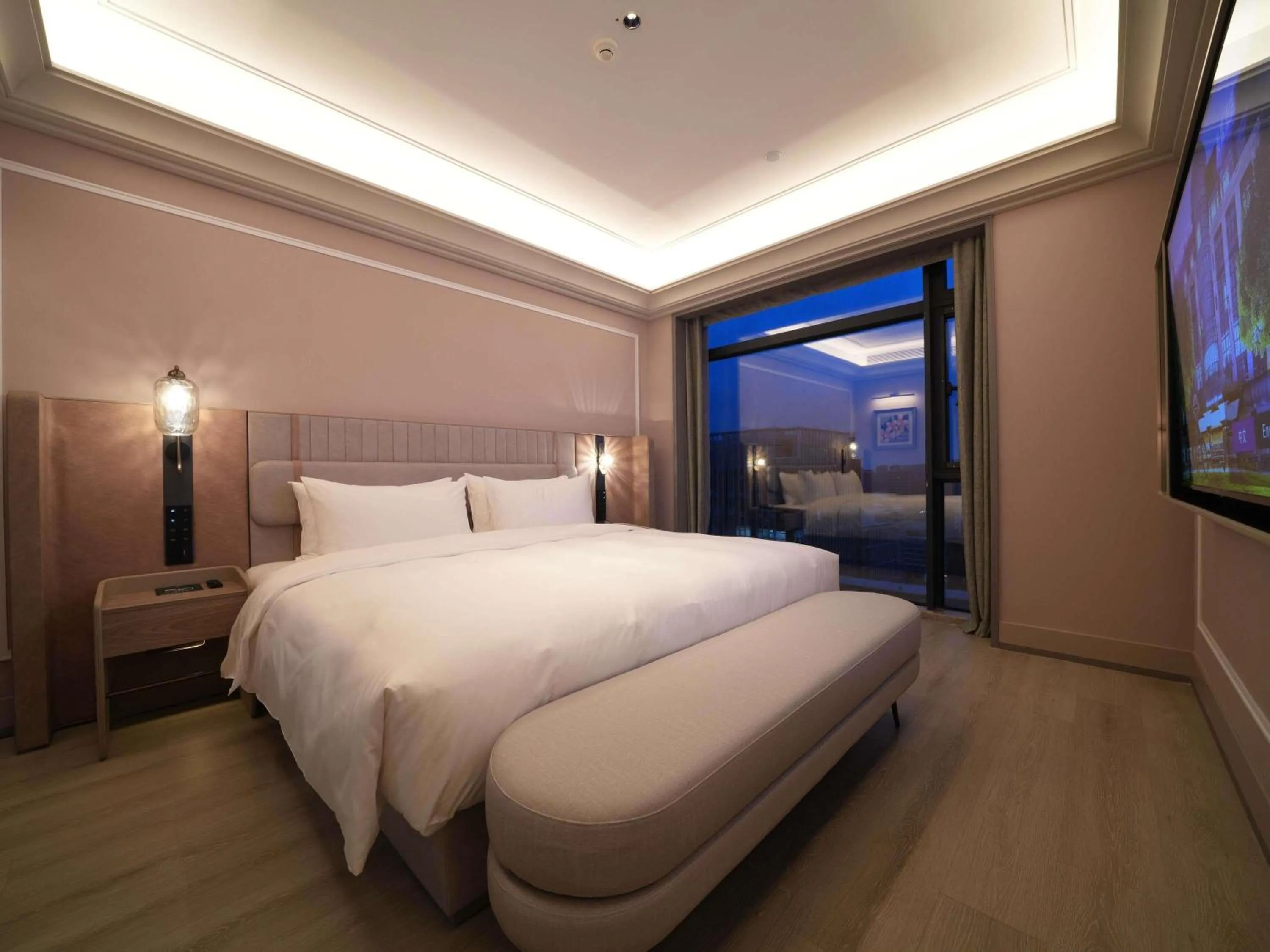 Photo of the whole room, Bed in Mercure Hangzhou Gongshu Wanda Plaza