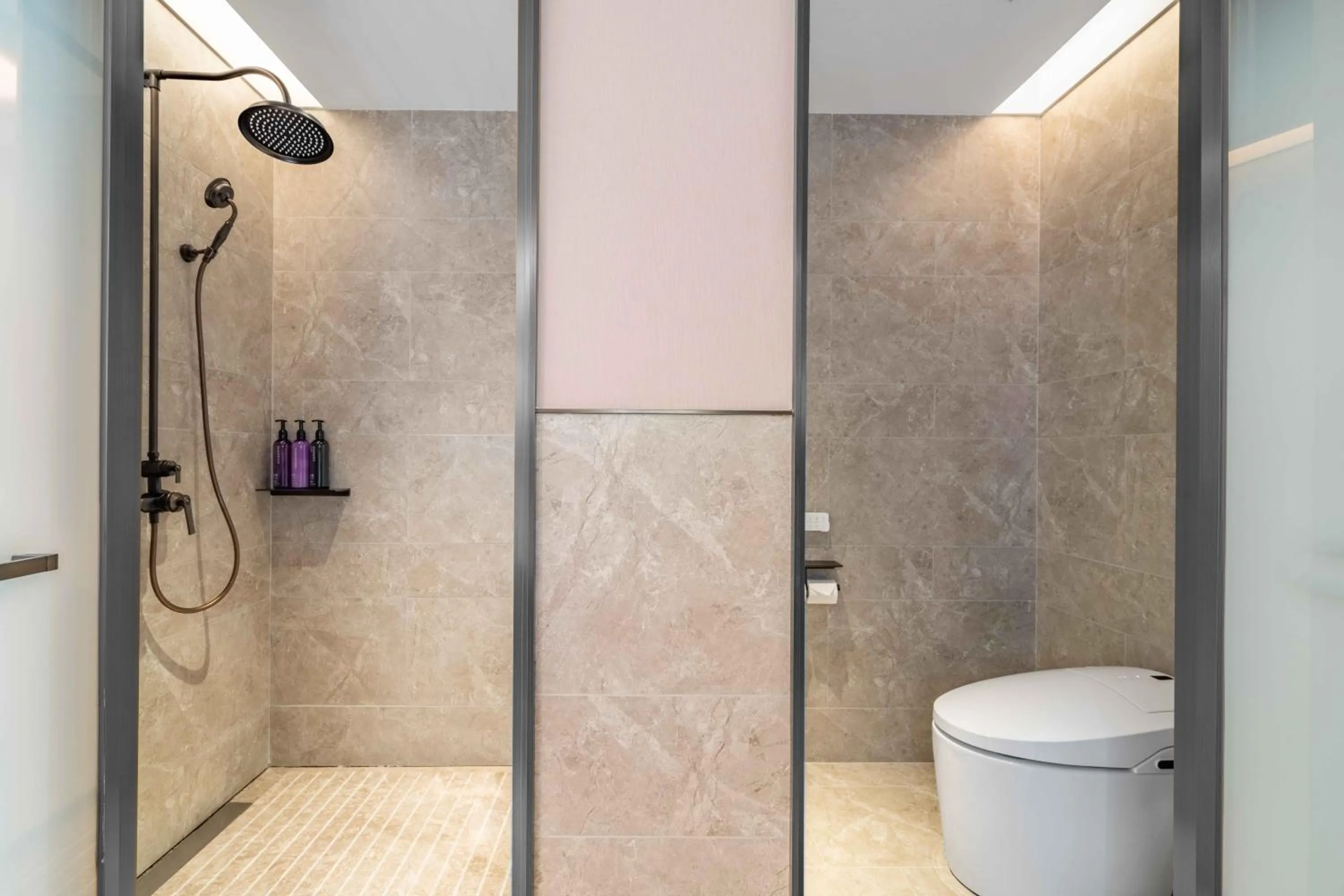 Shower in Mercure Hangzhou Gongshu Wanda Plaza