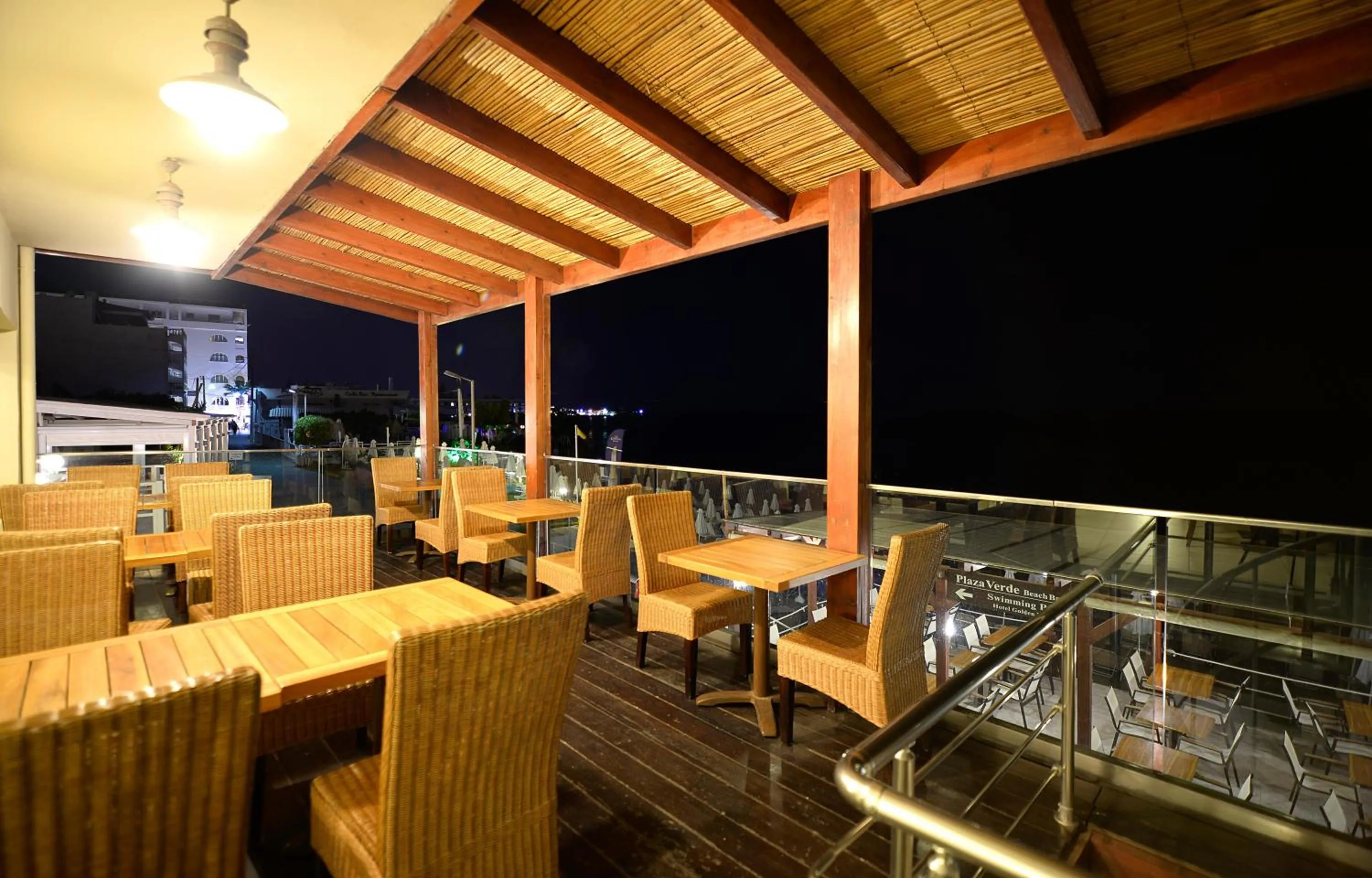 Restaurant/places to eat in Golden Beach