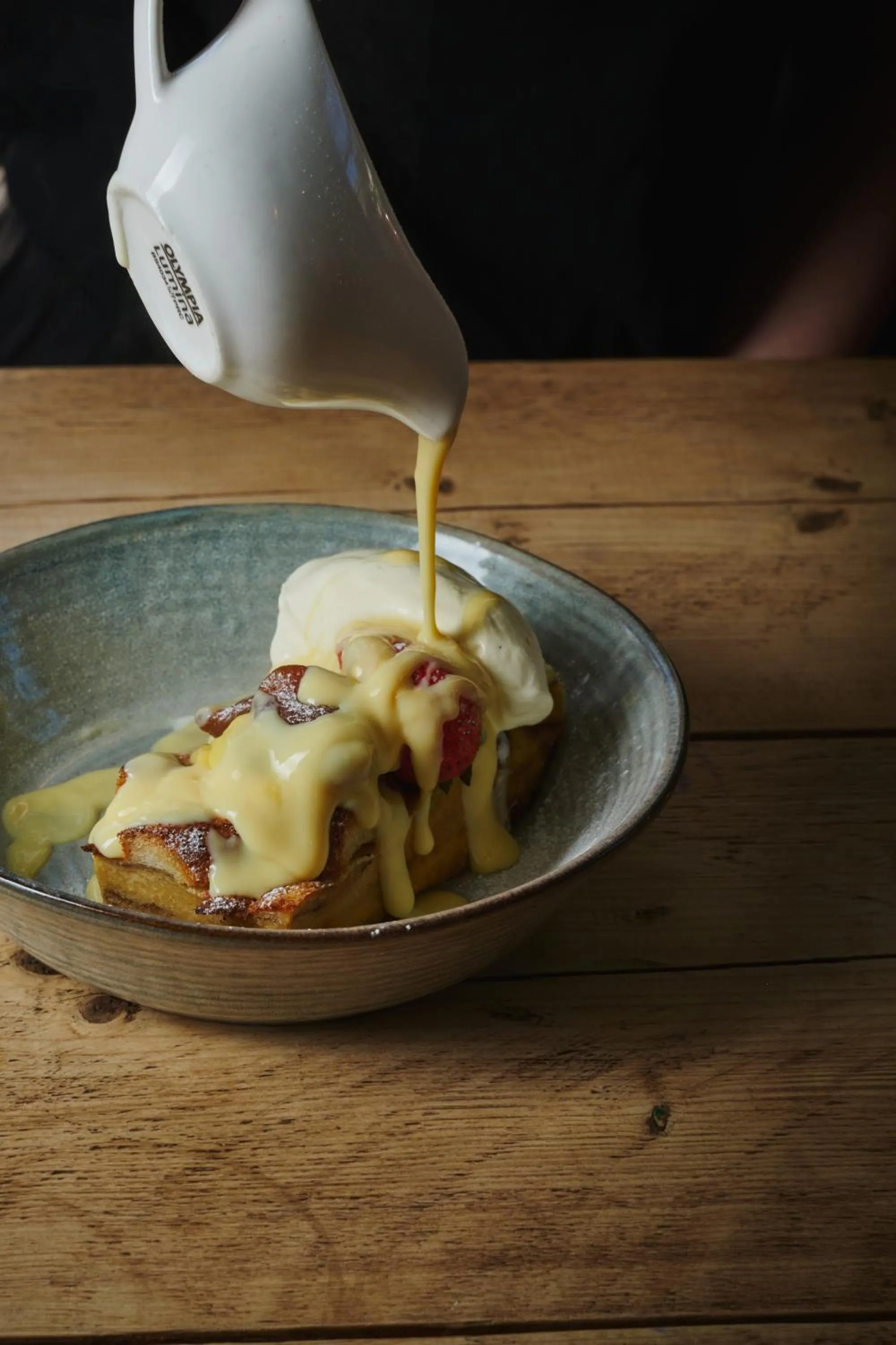 Food and drinks in Bankes Arms Hotel