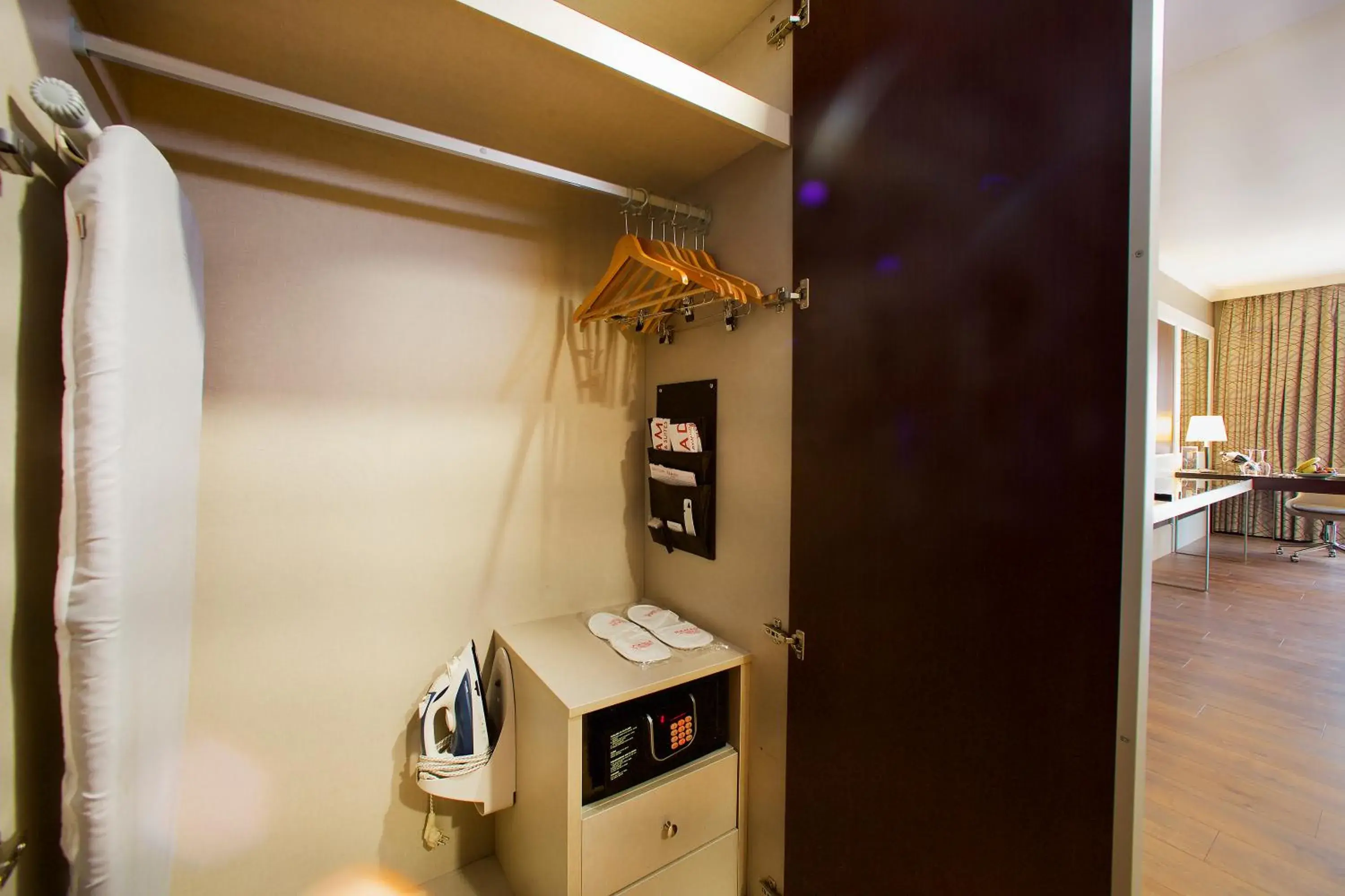 Standard Queen Room - Smoking in Ramada by Wyndham Istanbul Merter Standard Queen Room - Smoking in Ramada by Wyndham Istanbul Merter