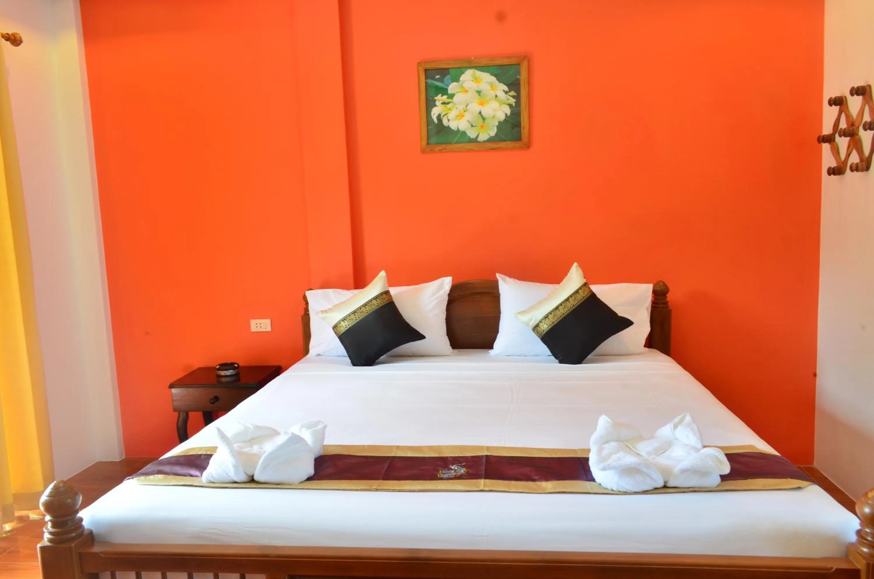 Bed in Phongphiphat Lanta Mansion