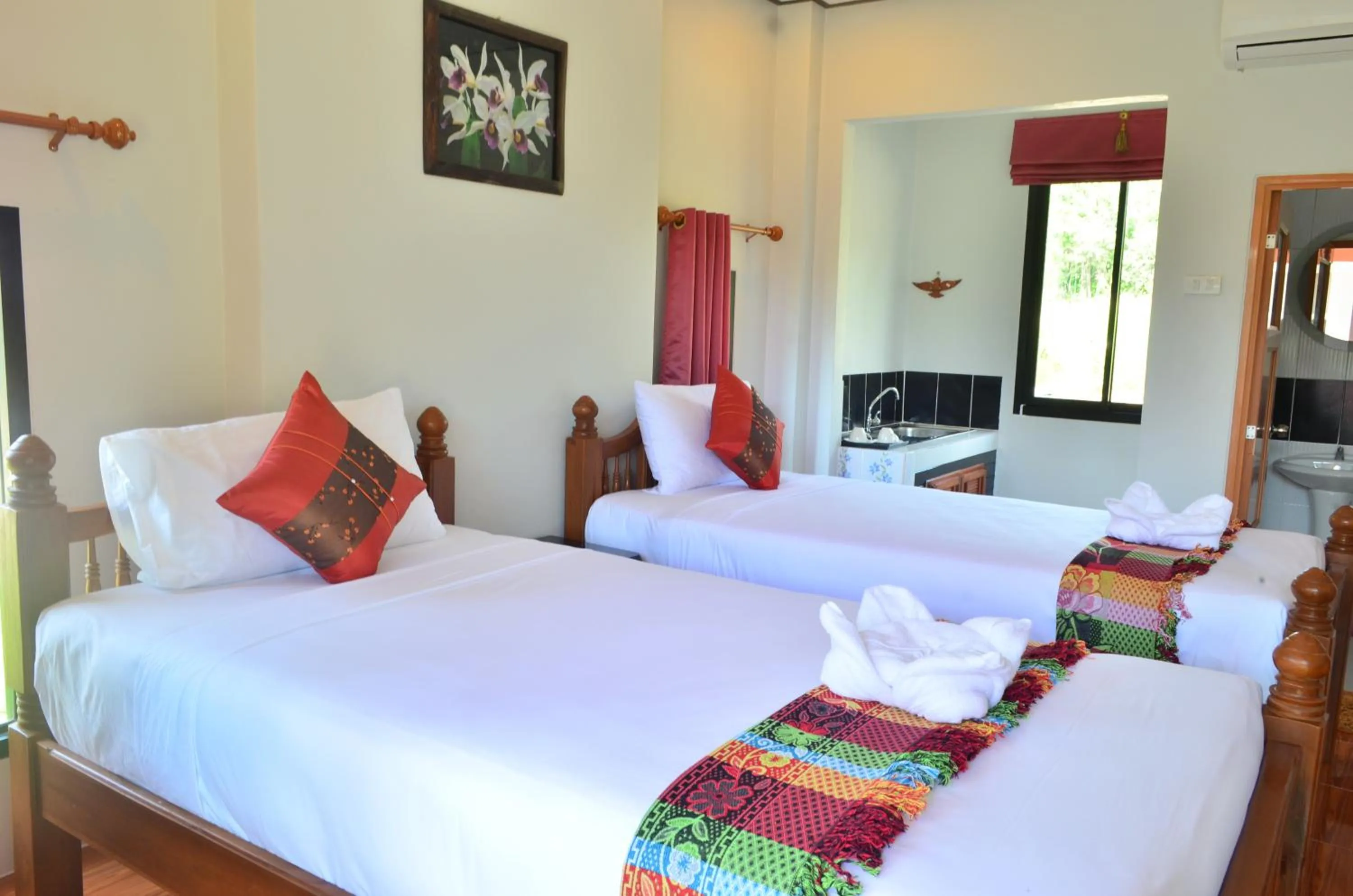 Bed in Phongphiphat Lanta Mansion