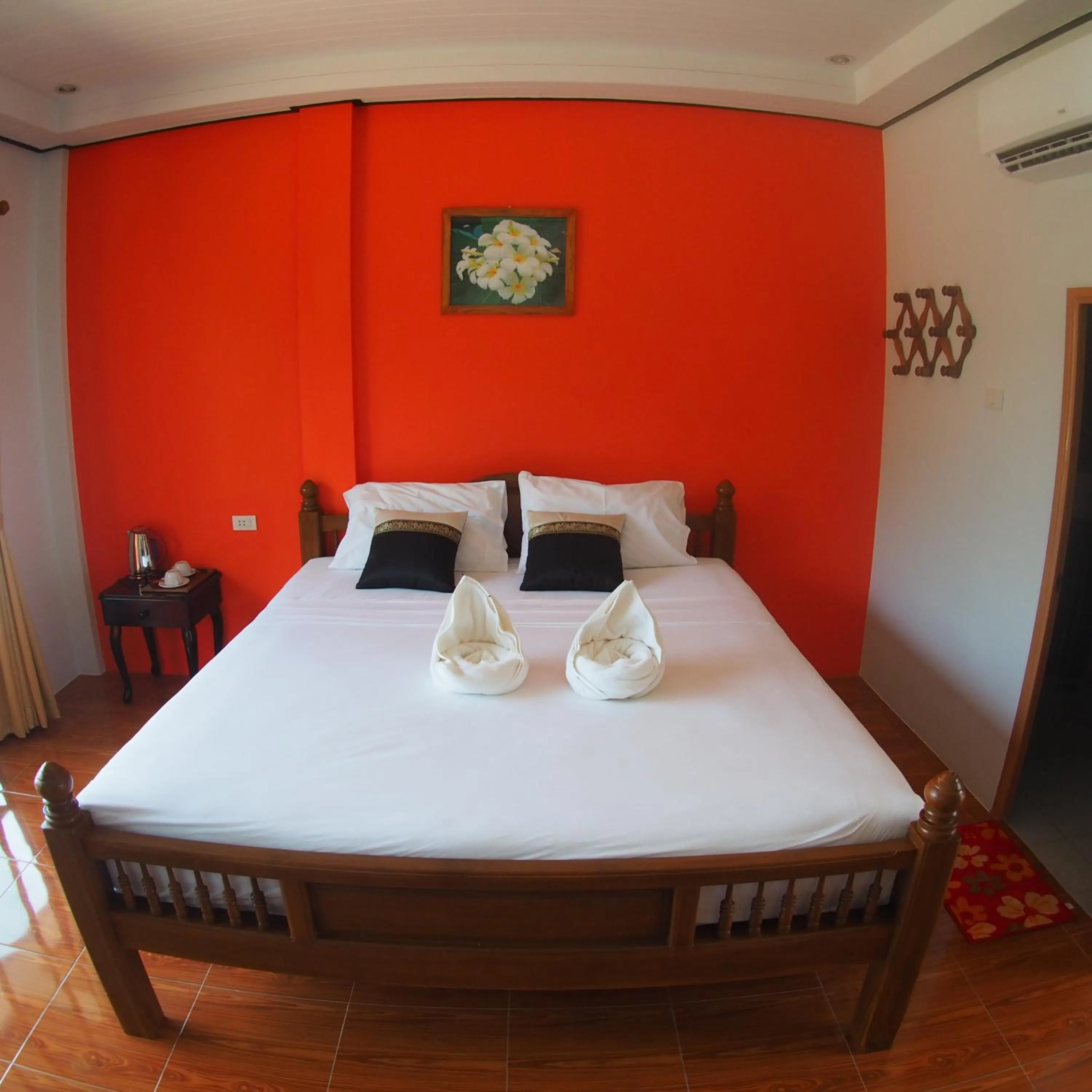 Bed in Phongphiphat Lanta Mansion