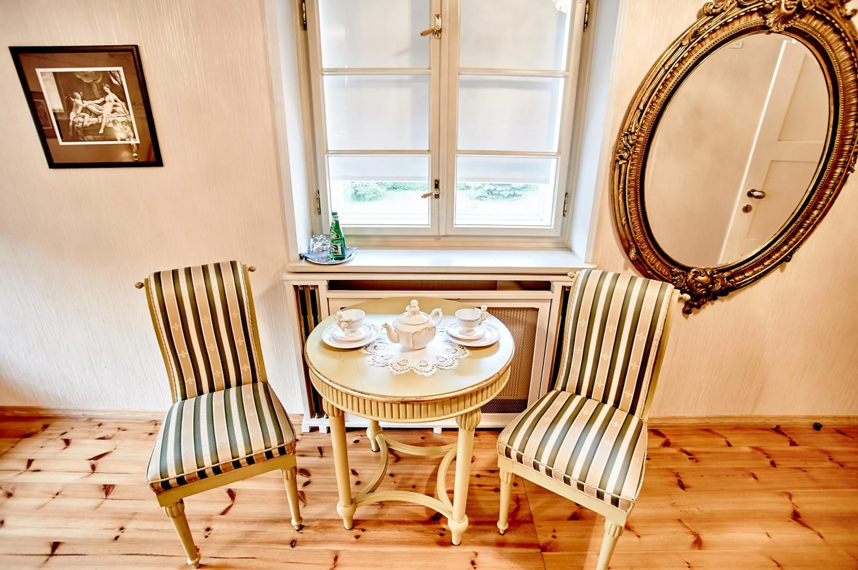 Dining area in Pałac Bażantarnia