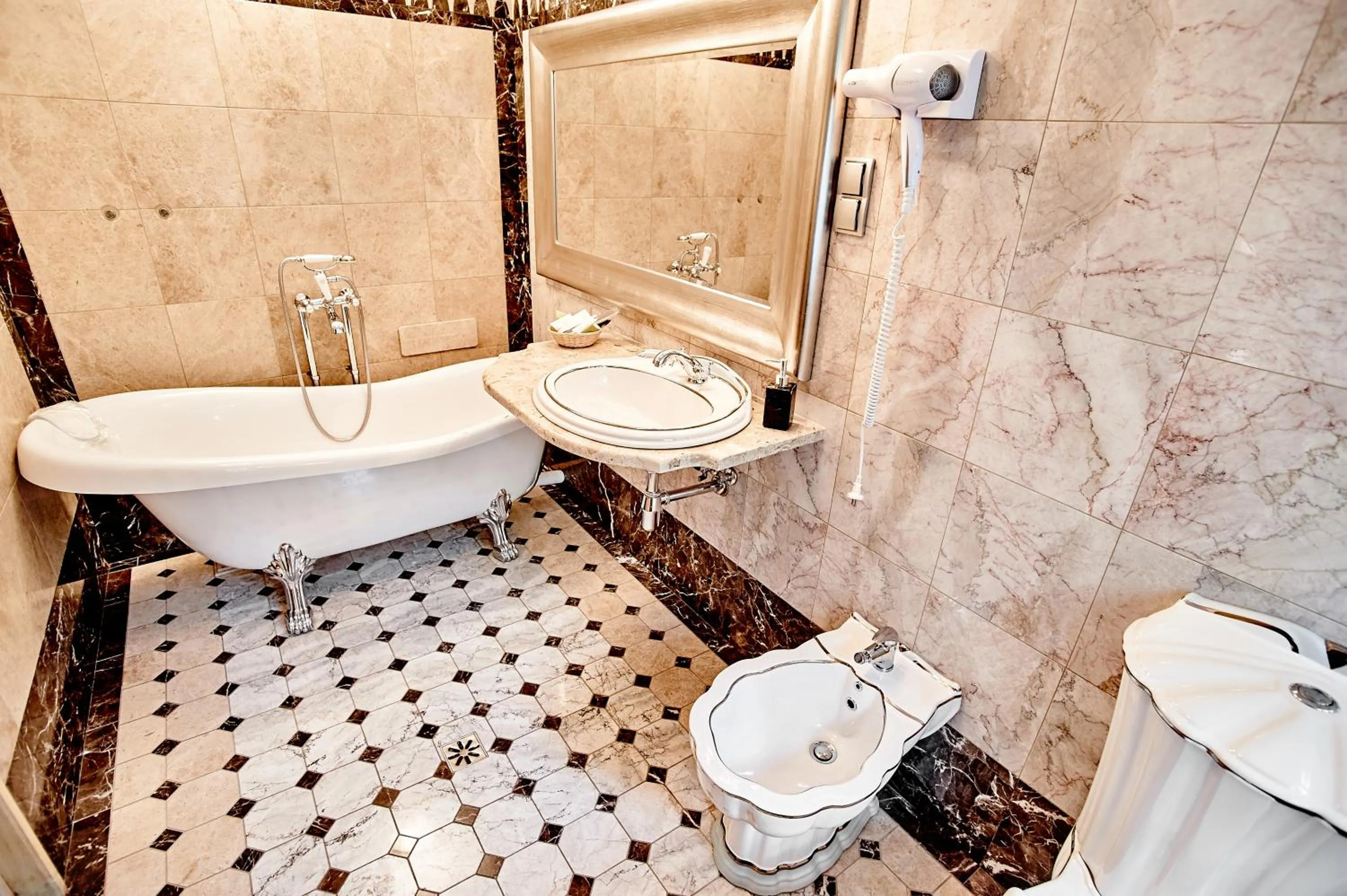 Bathroom in Pałac Bażantarnia