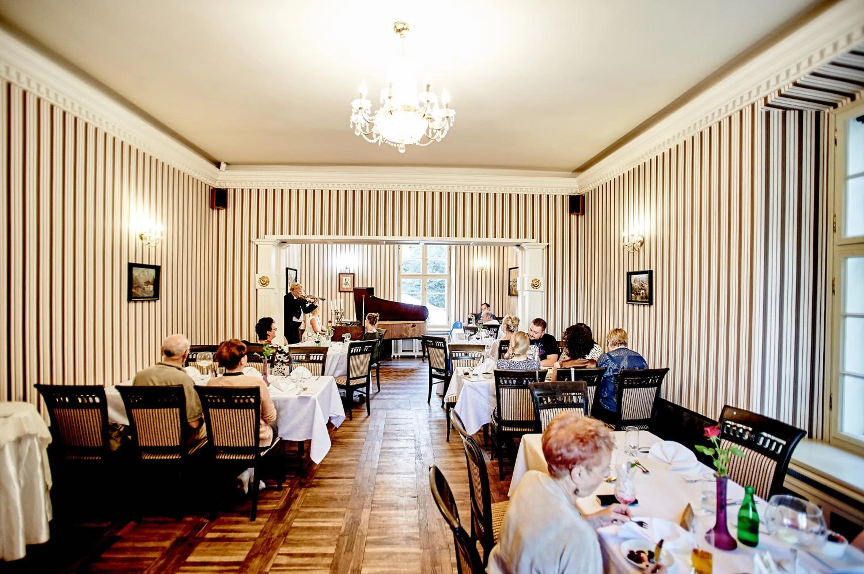 Restaurant/places to eat in Pałac Bażantarnia