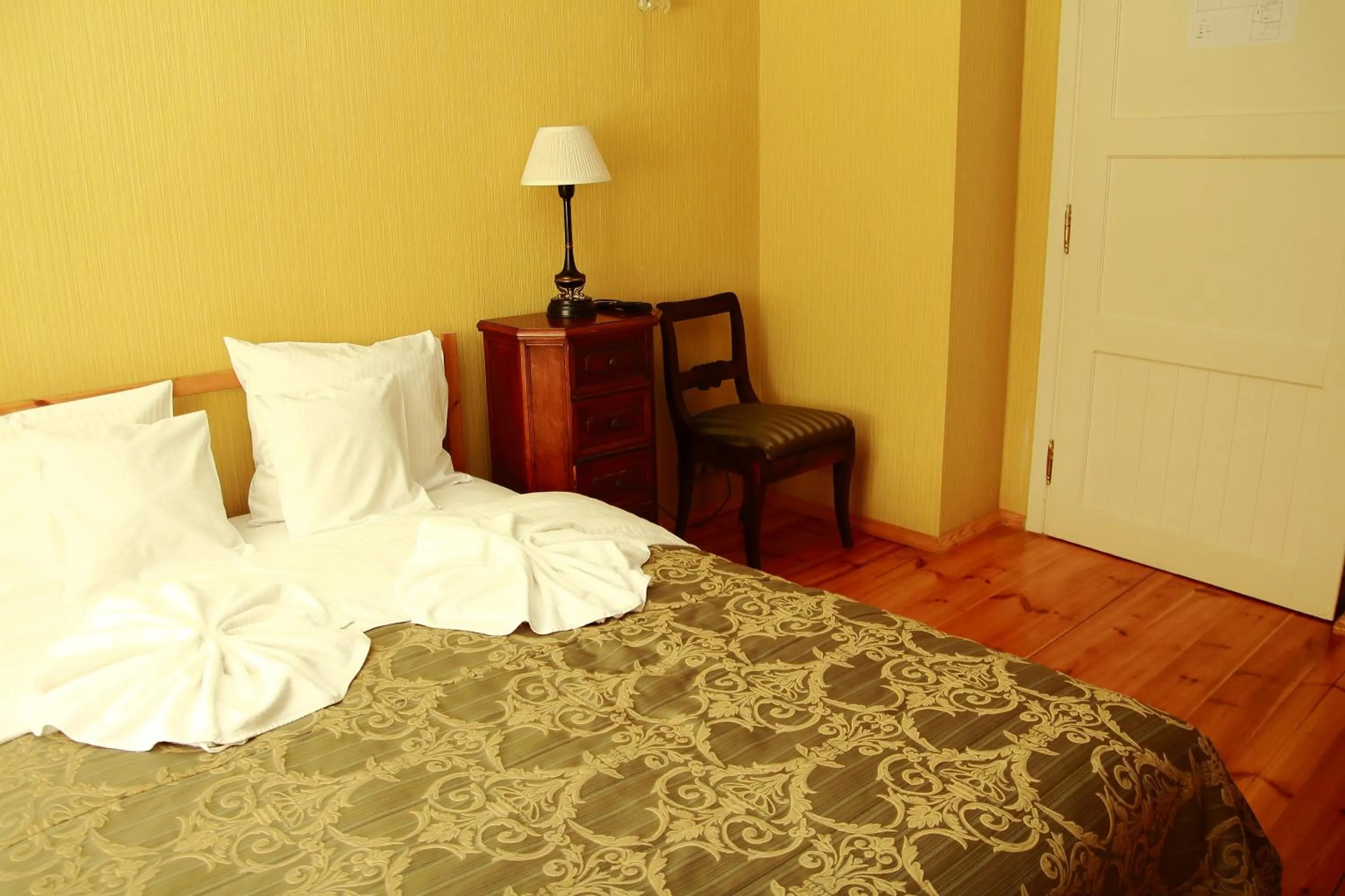 Photo of the whole room, Bed in Pałac Bażantarnia