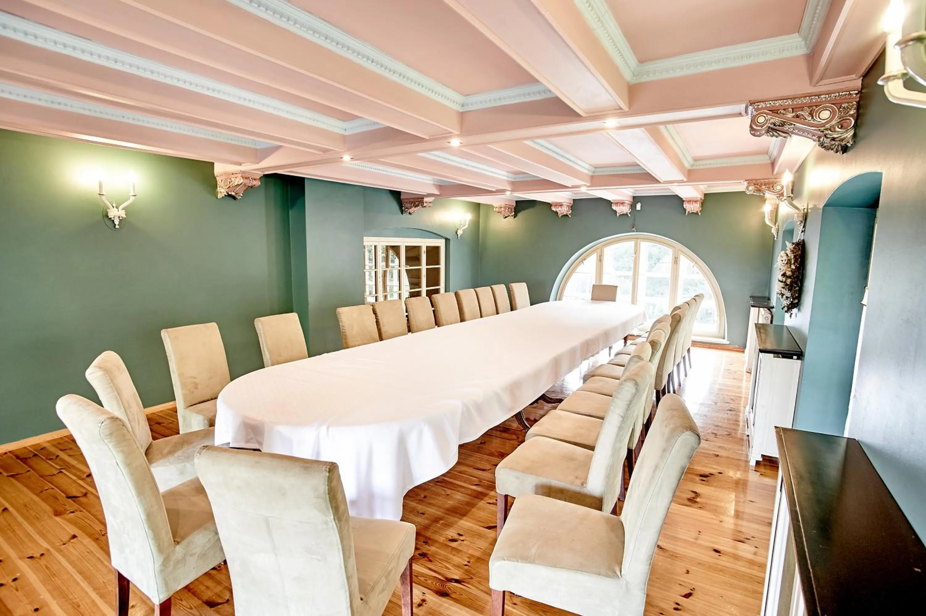 Business facilities in Pałac Bażantarnia