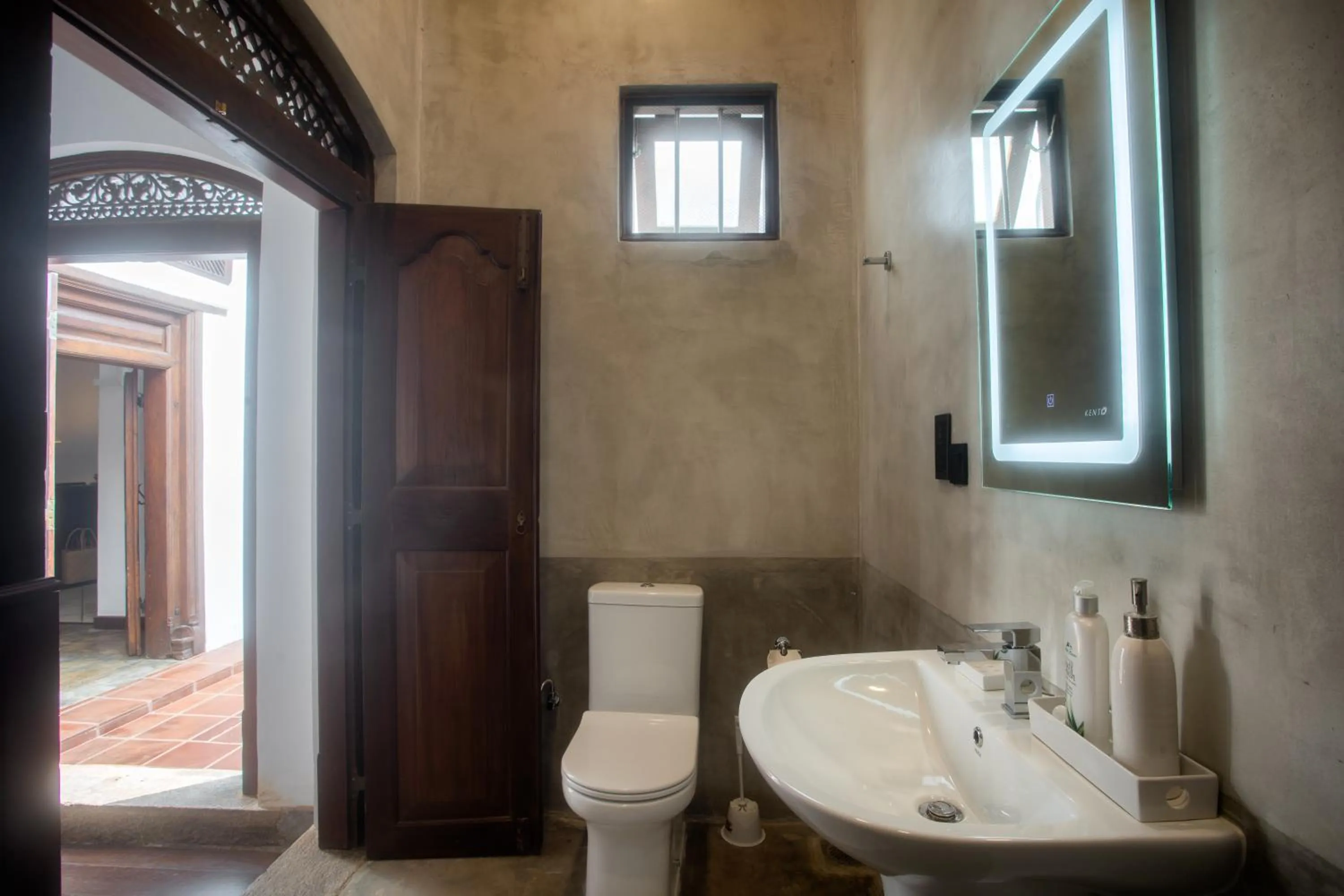 Shower in Villa Aurora, Galle Fort