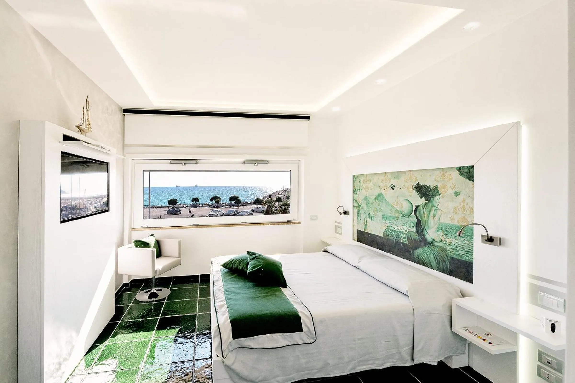 Photo of the whole room, Bed in La Madegra Seasuite