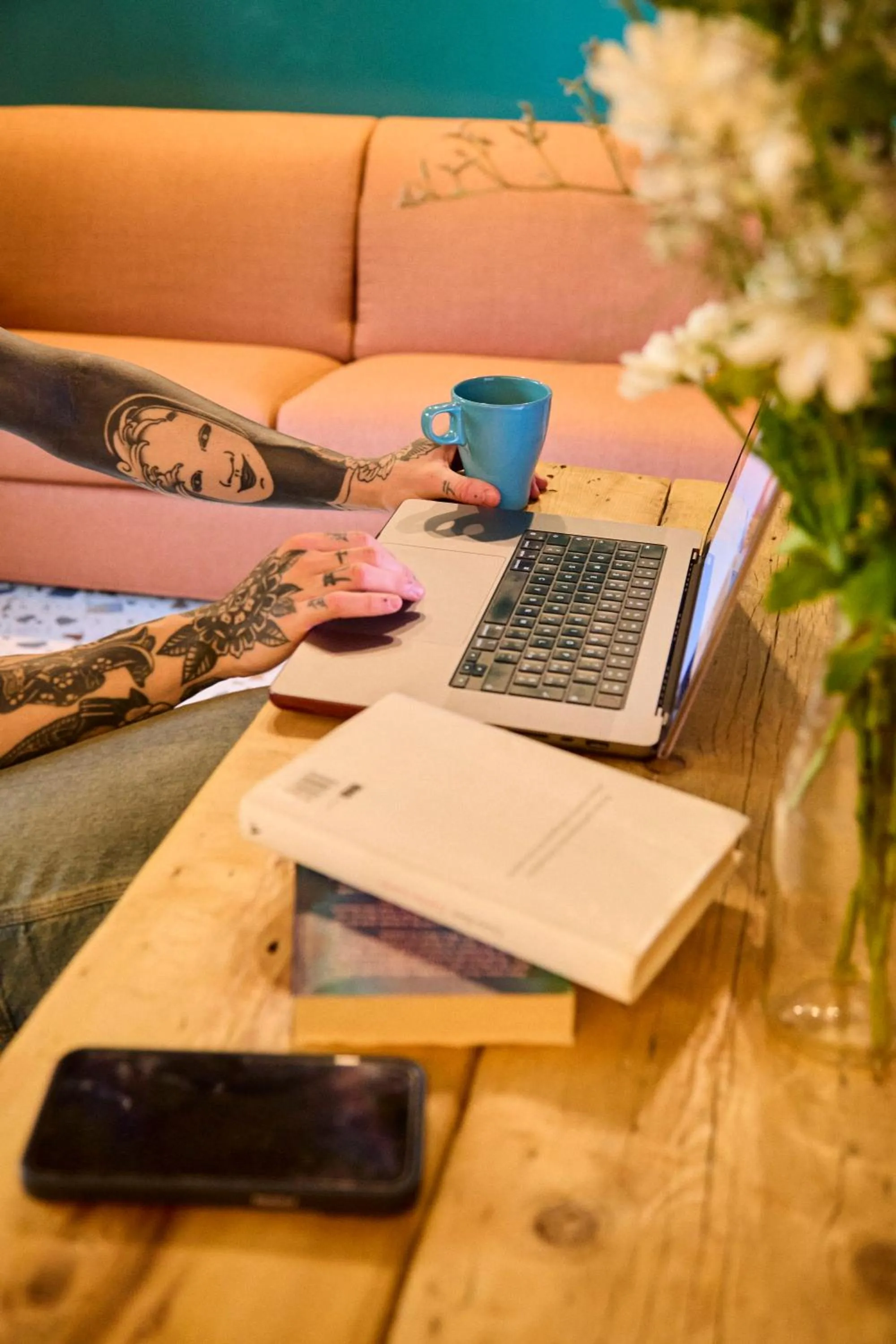 Seating area in Madama Hostel & Bistrot