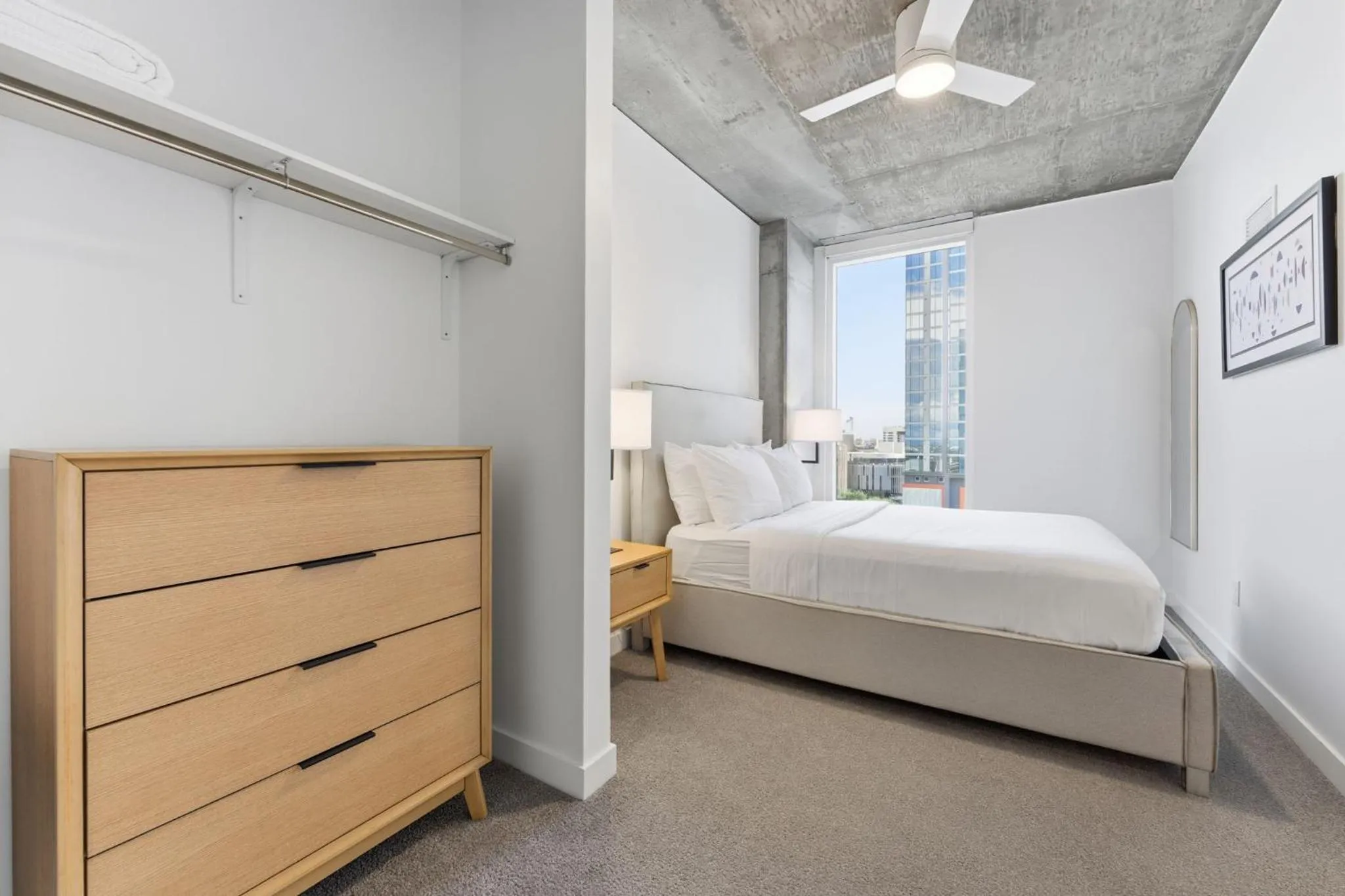 wardrobe, Bed in Placemakr Downtown Phoenix