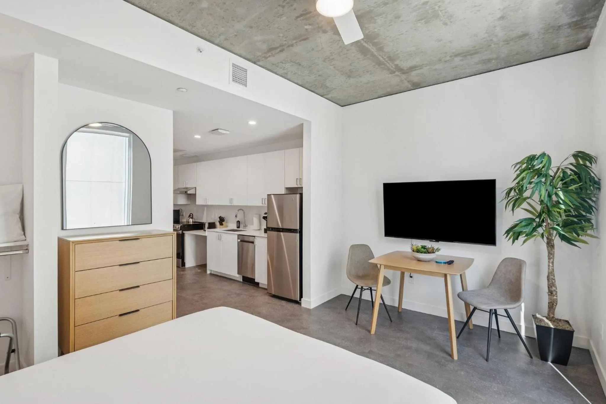 Photo of the whole room in Placemakr Downtown Phoenix