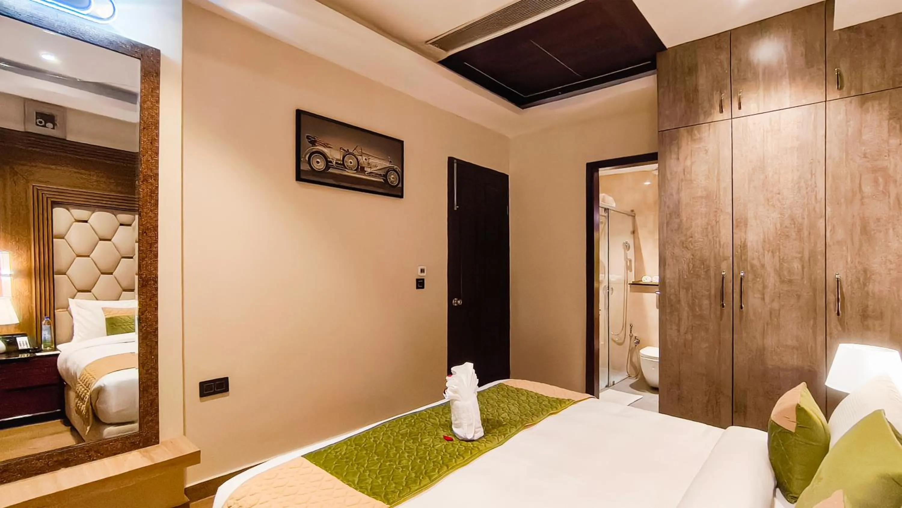 Bedroom, Bed in The Meriton