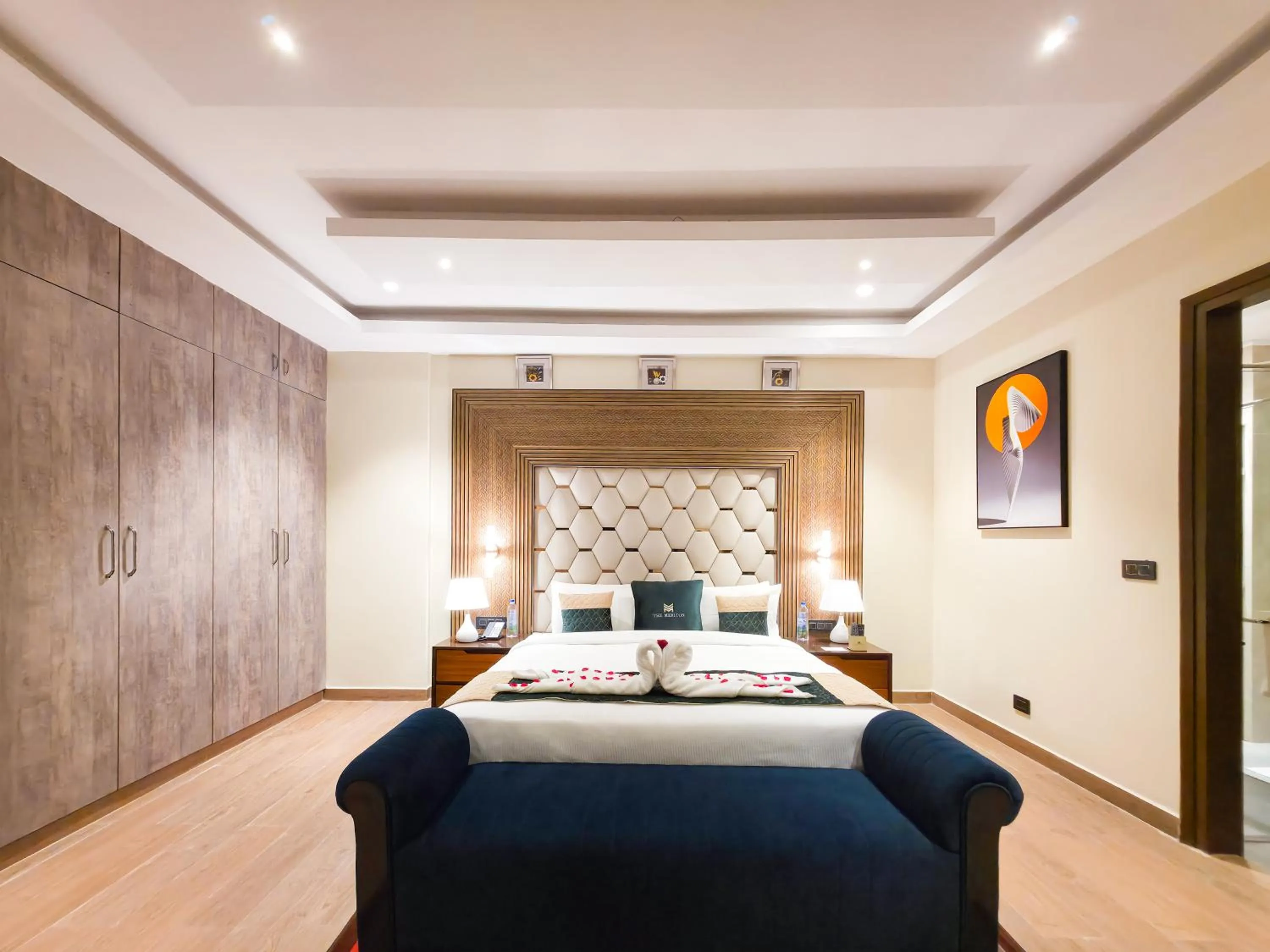 Bedroom, Bed in The Meriton