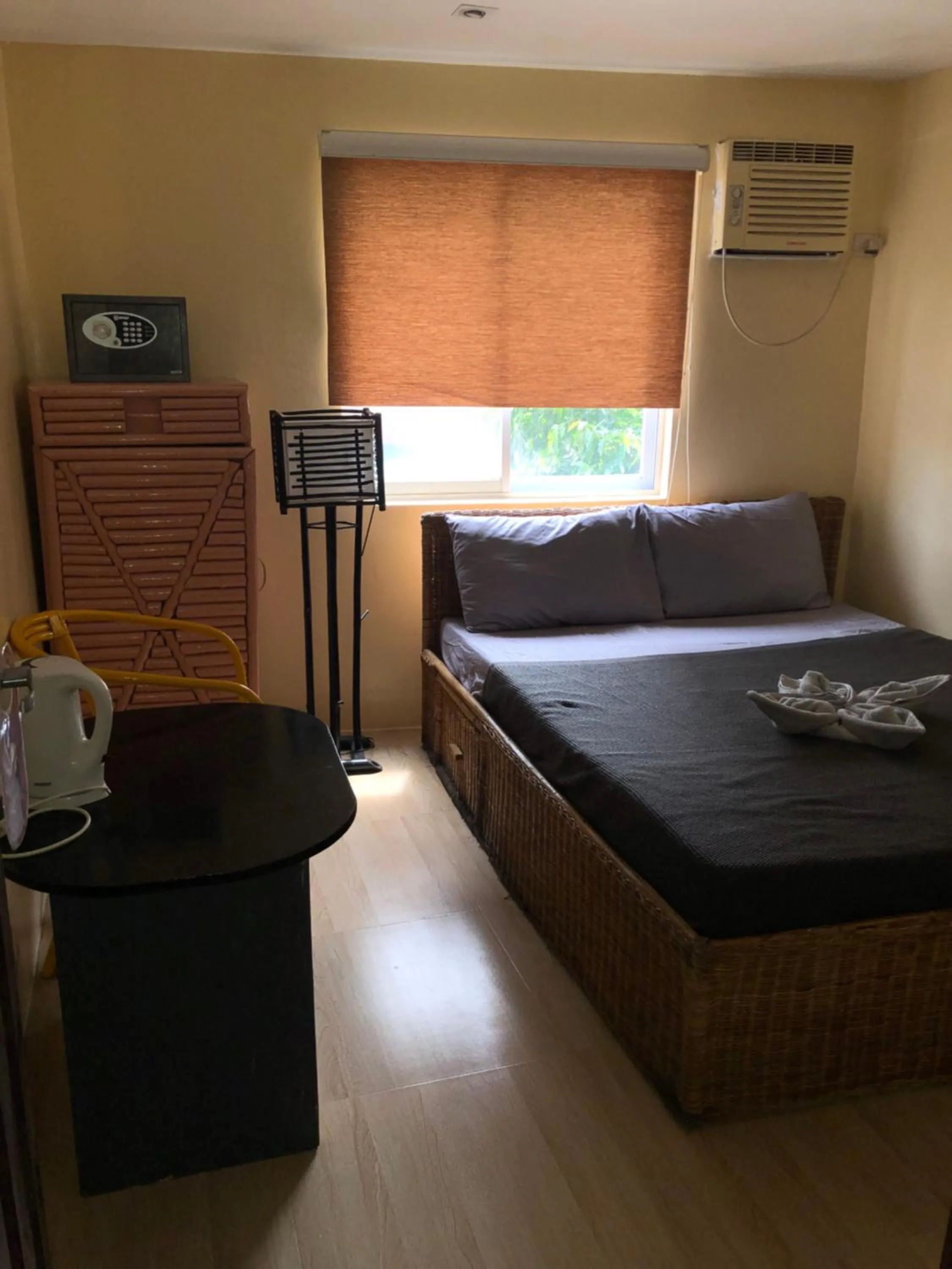 Bed in Amadeus and Isabel Inn