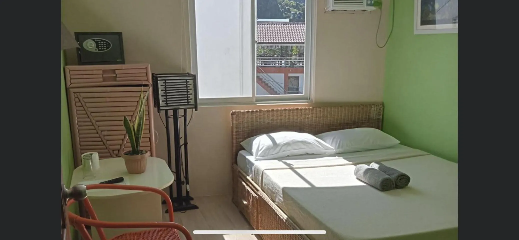 Bed in Amadeus and Isabel Inn