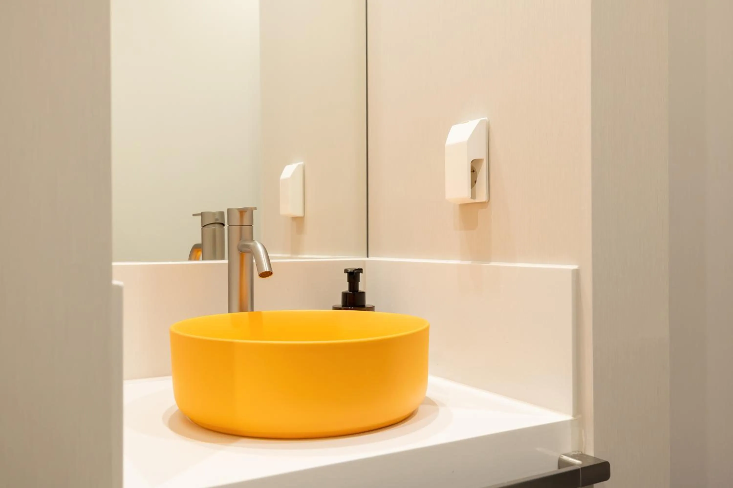 Toilet in THE EXTAY Lounge Jongno