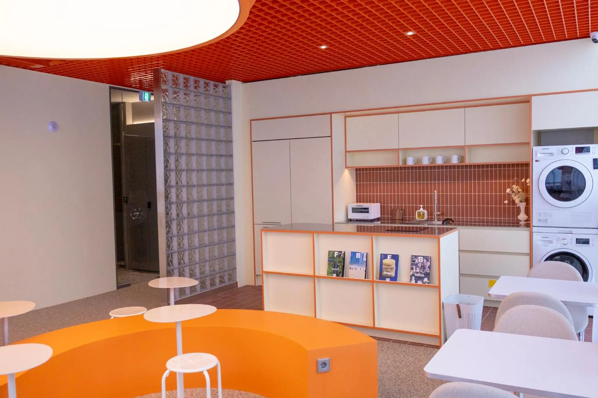 Communal lounge/ TV room in THE EXTAY Lounge Jongno