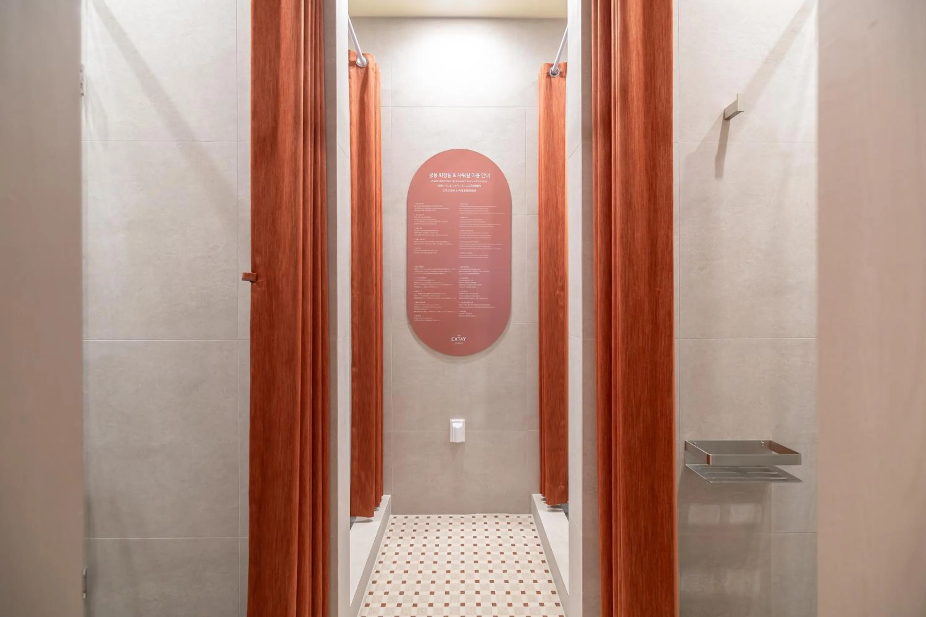 Toilet in THE EXTAY Lounge Jongno