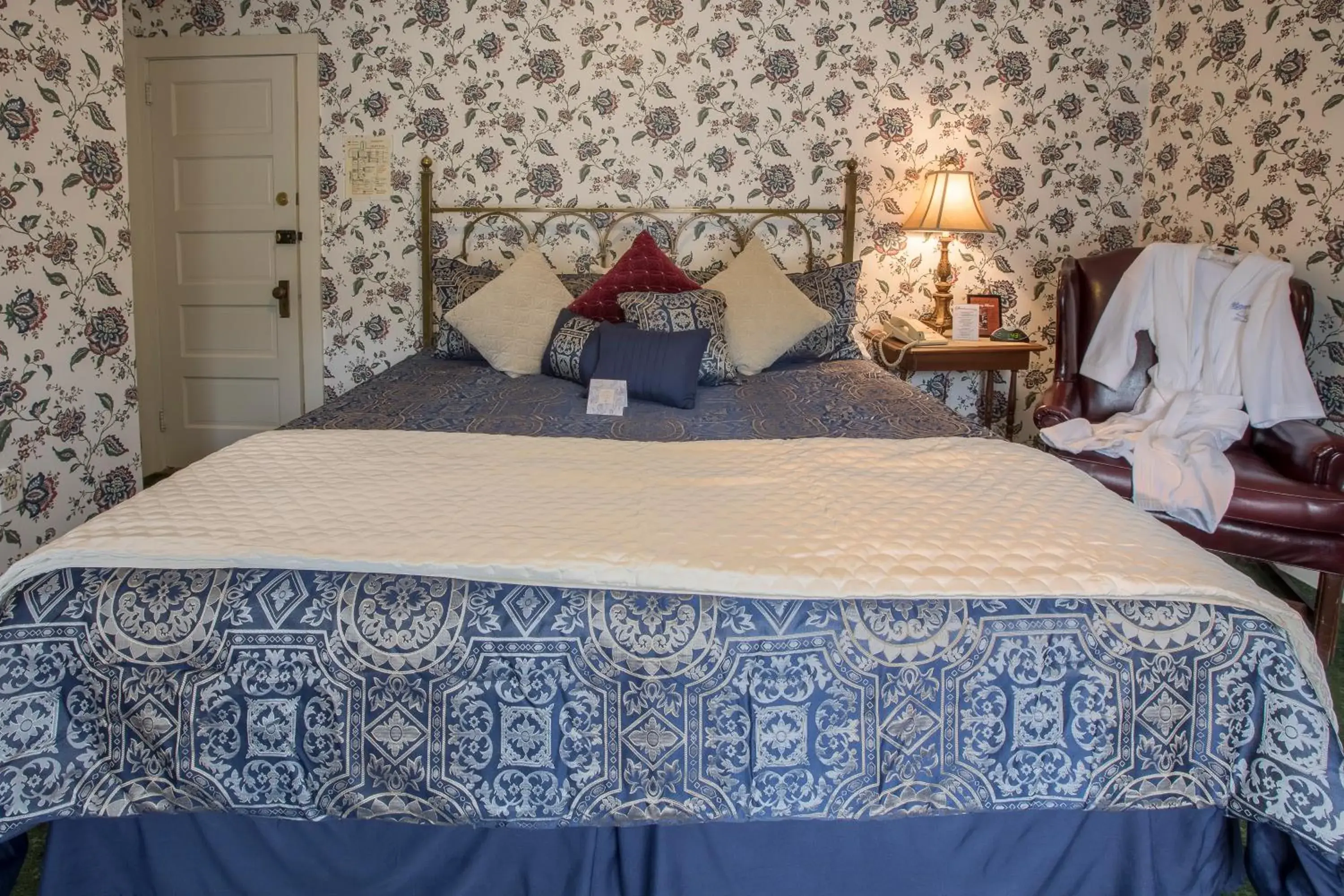 Deluxe Double or Twin Room in Stroudsmoor Country Inn Deluxe Double or Twin Room in Stroudsmoor Country Inn