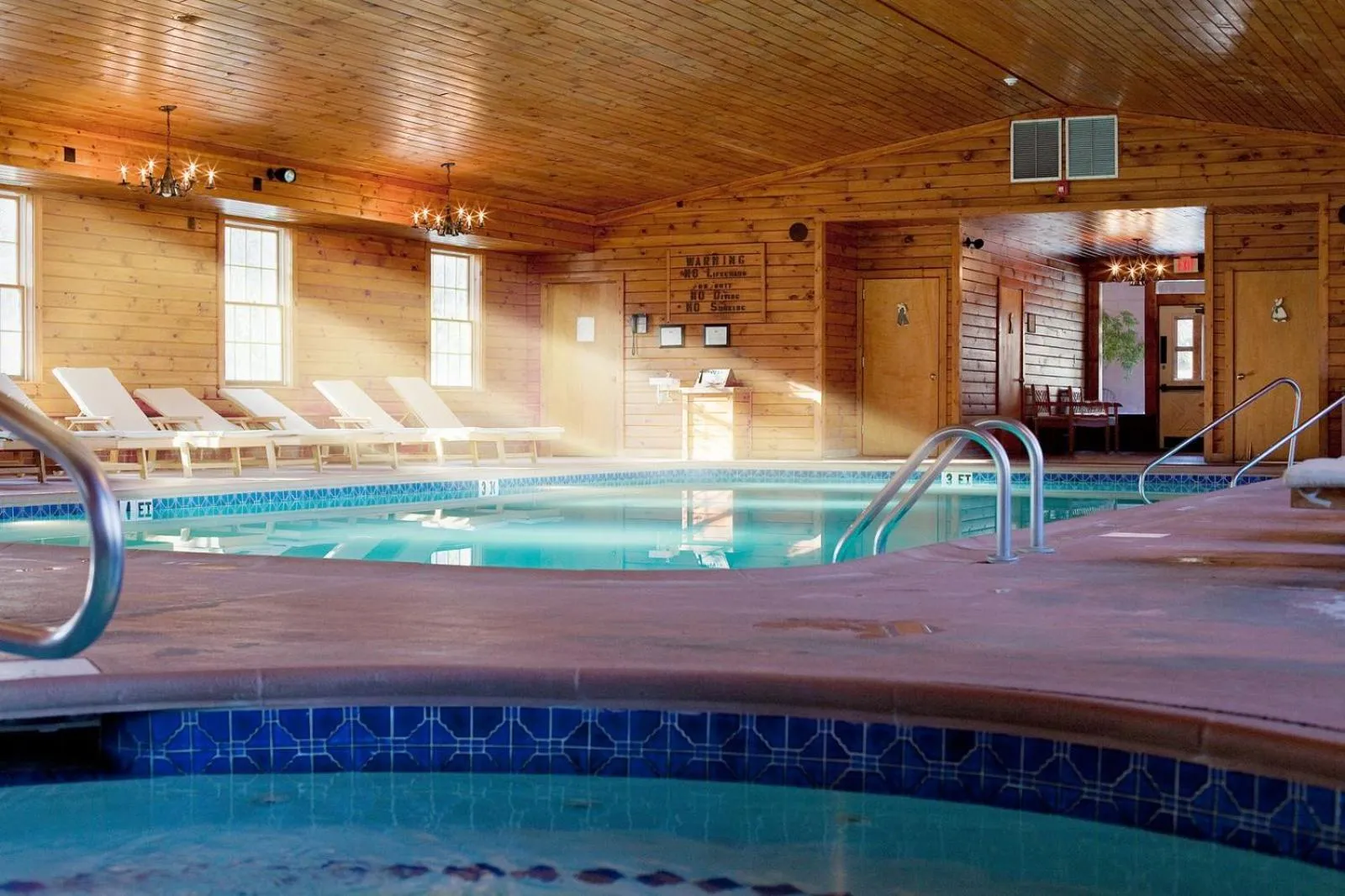 Pool view in Stroudsmoor Country Inn