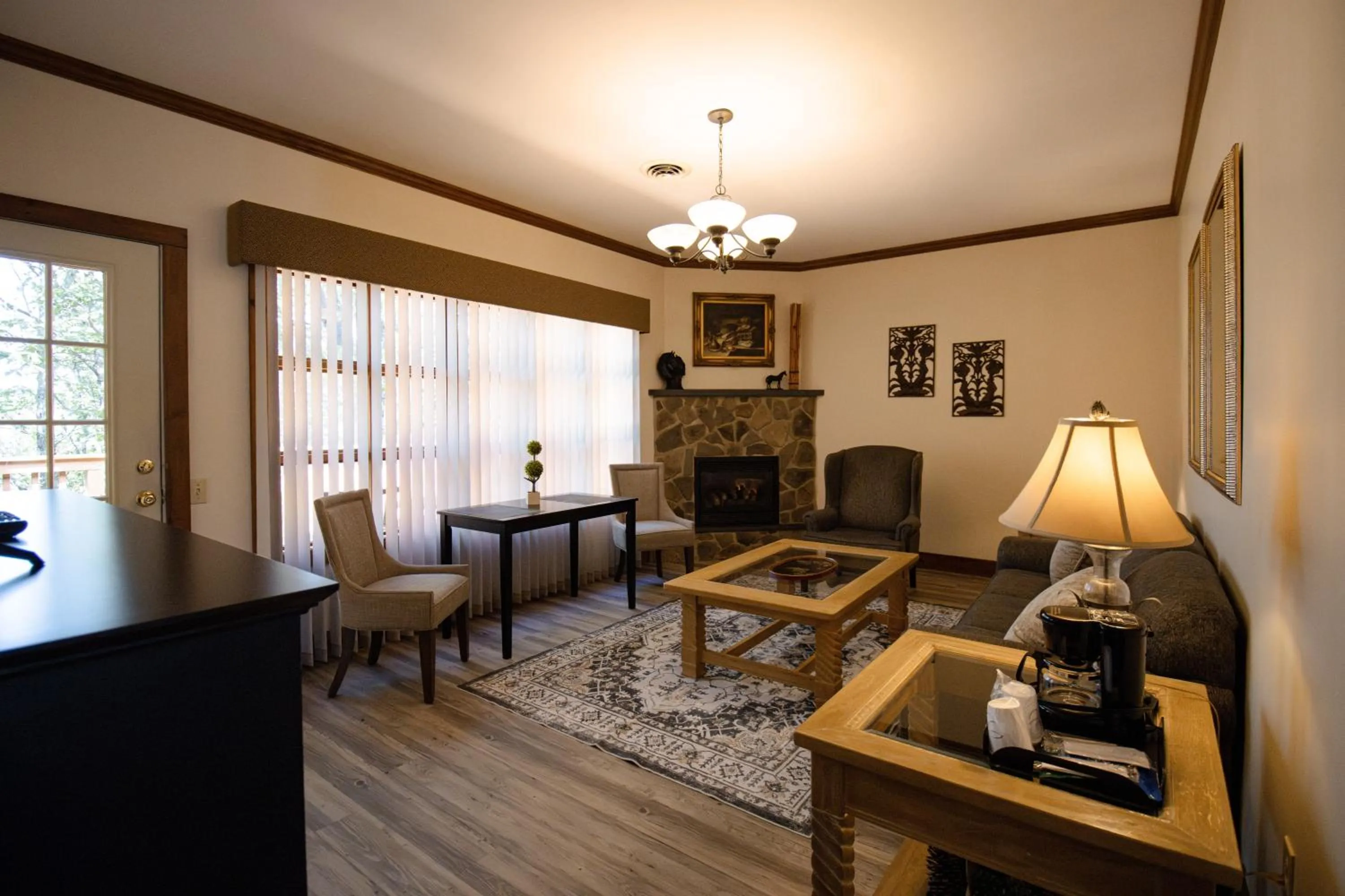 Living room in Stroudsmoor Country Inn