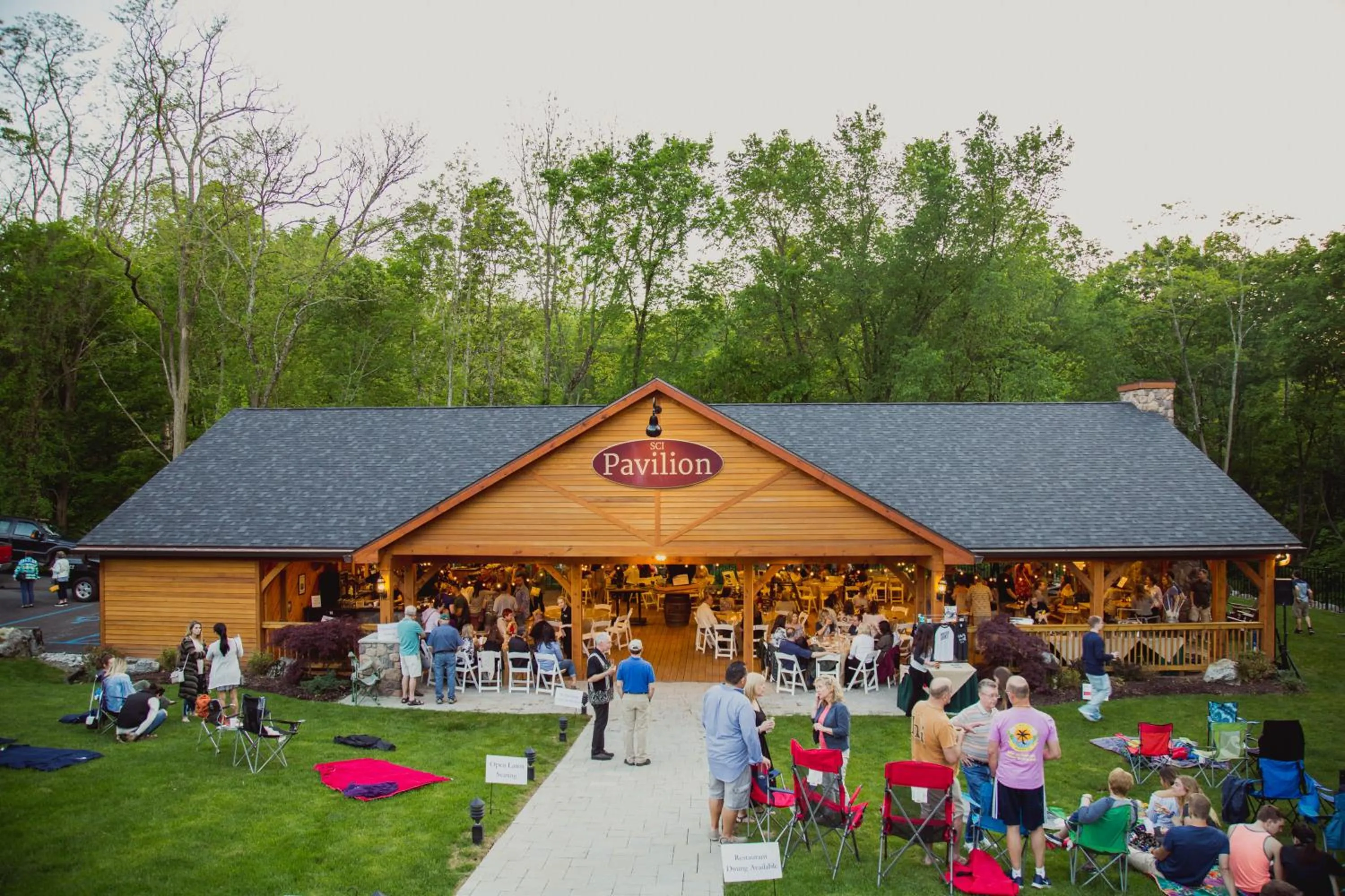 Evening entertainment in Stroudsmoor Country Inn