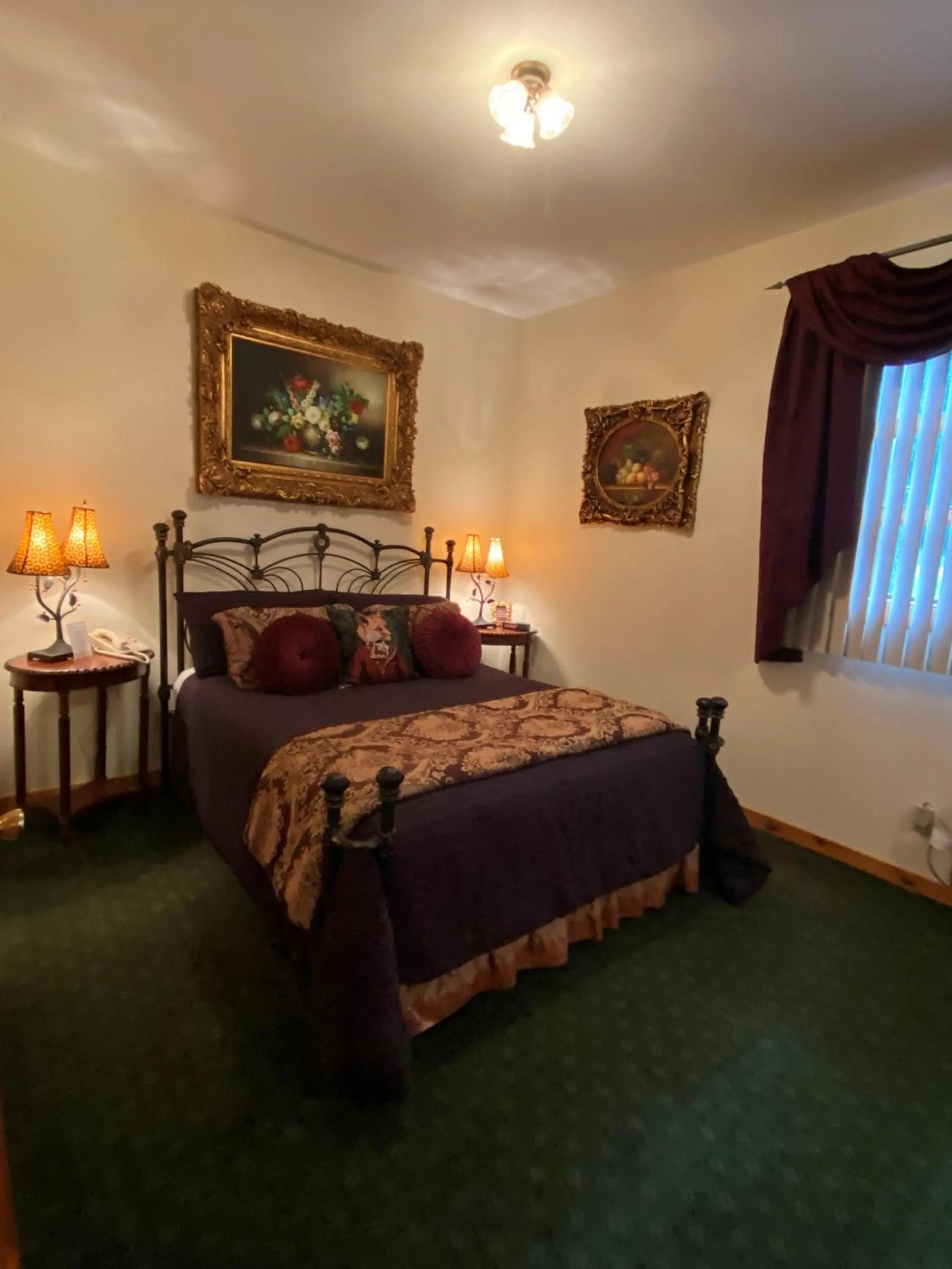 Bedroom, Bed in Stroudsmoor Country Inn
