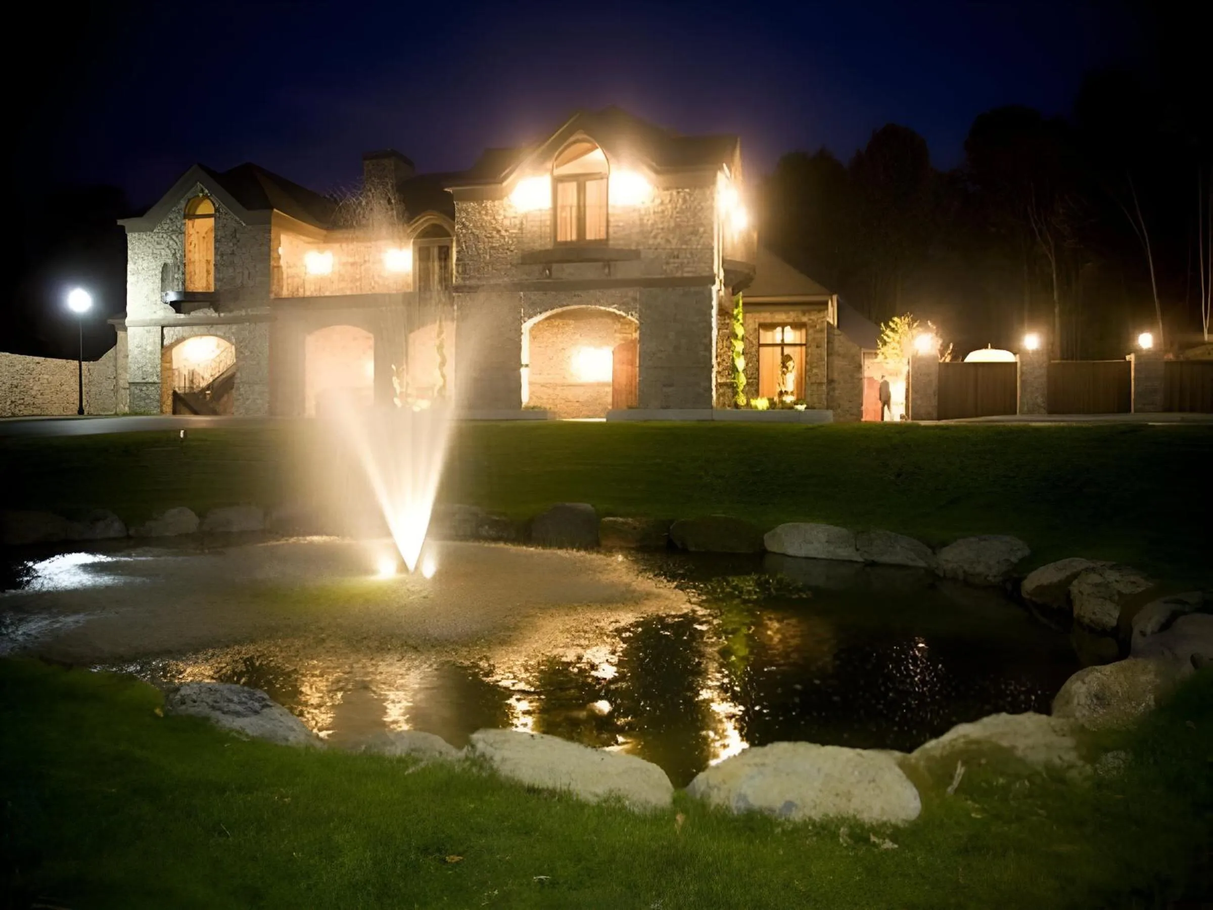 Property building in Stroudsmoor Country Inn