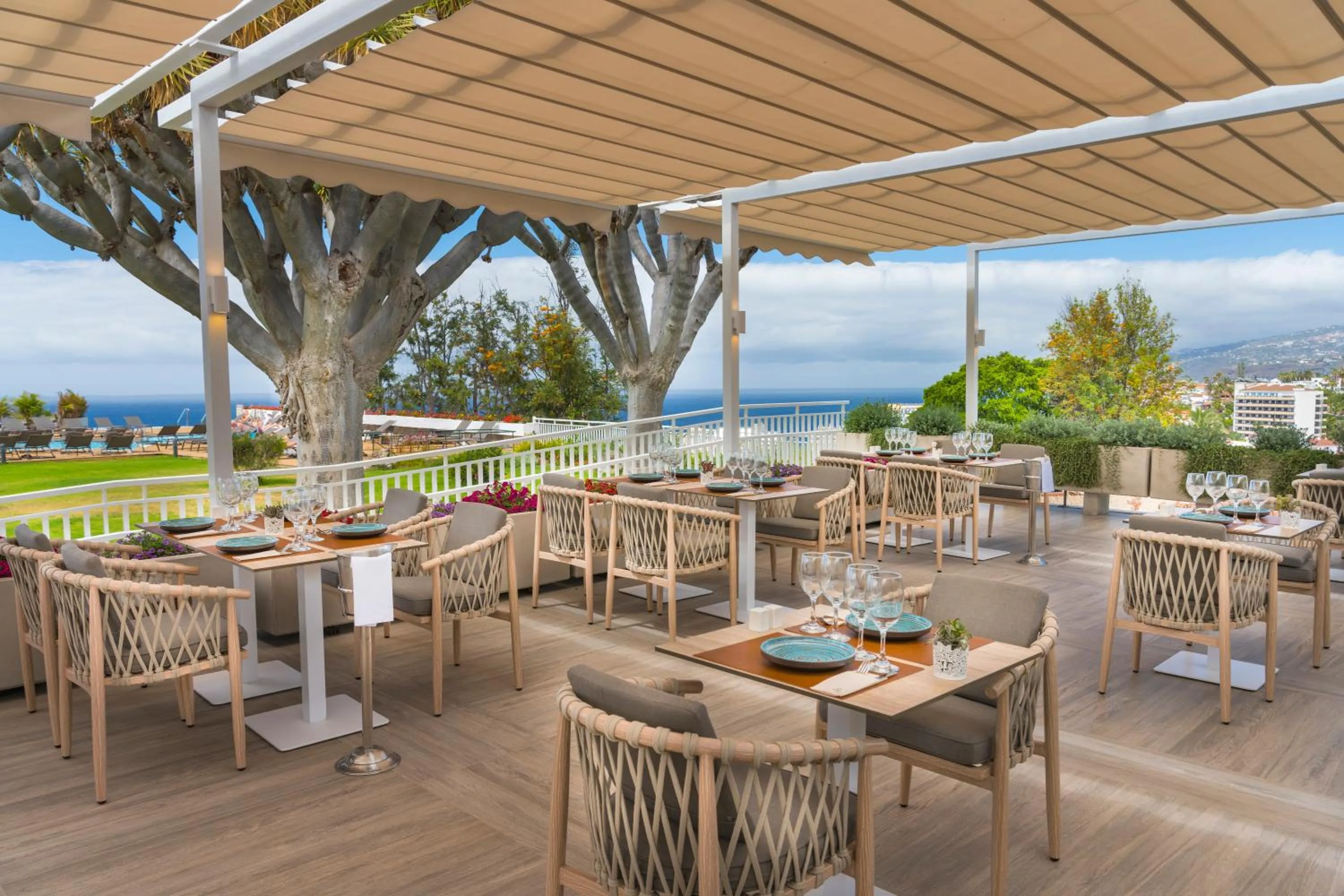 Restaurant/places to eat in TUI BLUE Atlantic Hills