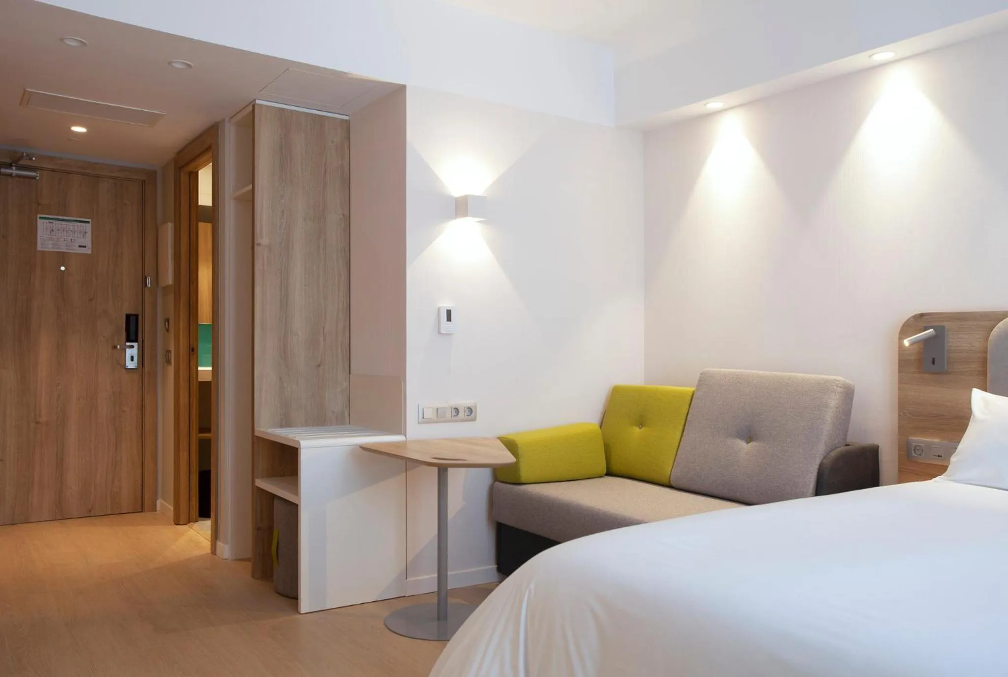 Photo of the whole room, Bed in Holiday Inn Express & Suites Barcelona - Sabadell by IHG