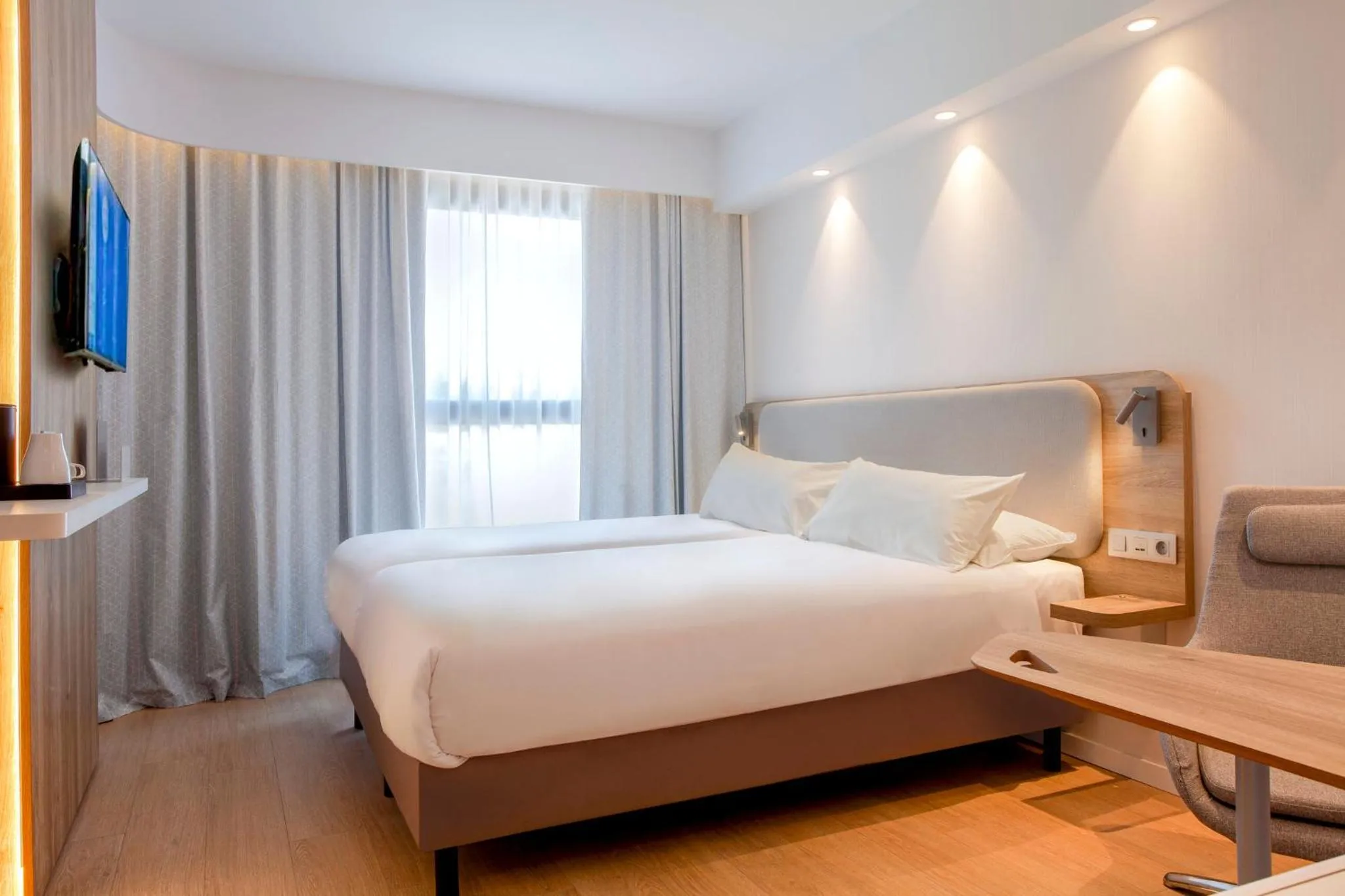 Photo of the whole room, Bed in Holiday Inn Express & Suites Barcelona - Sabadell by IHG