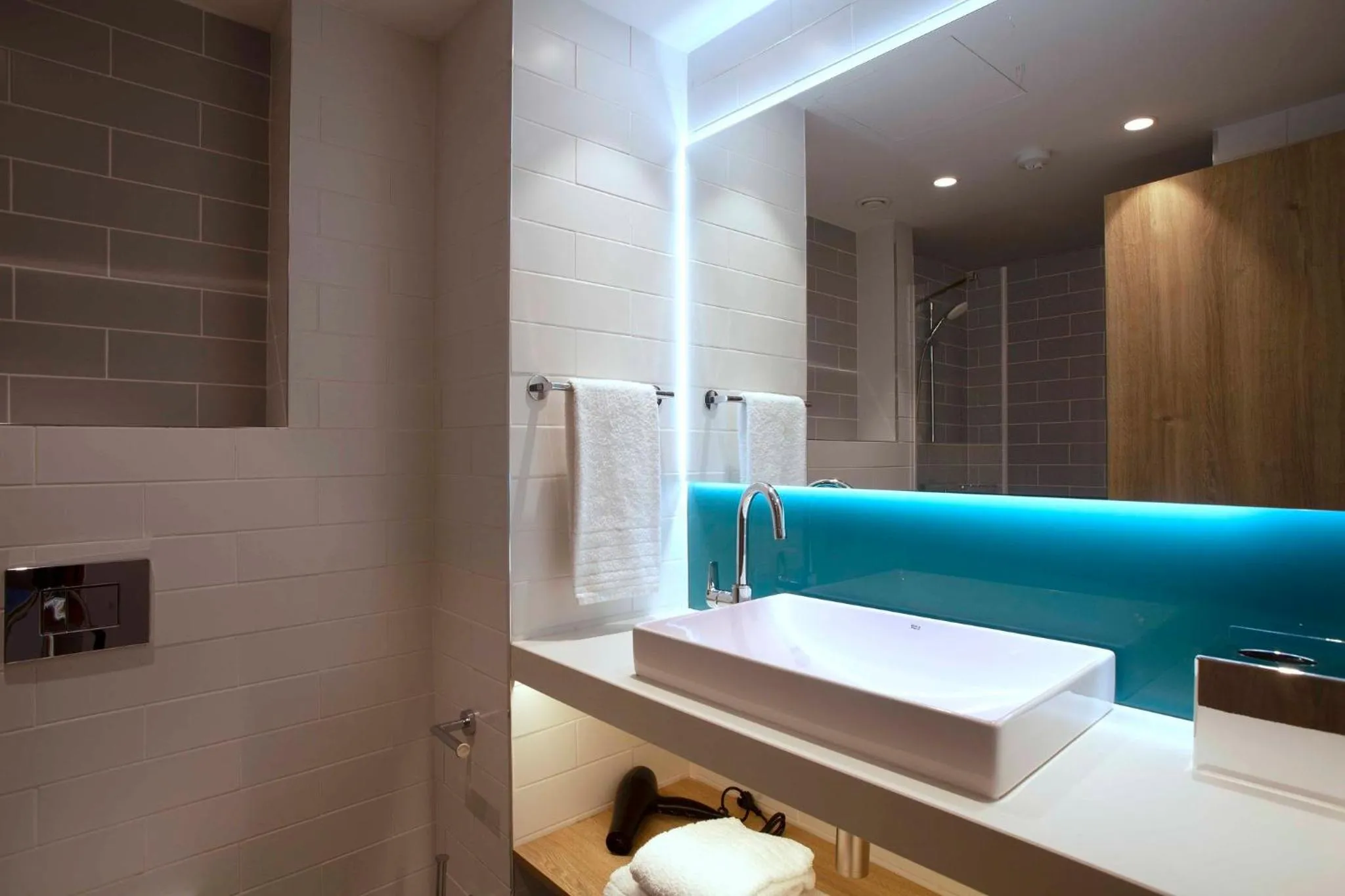 Bathroom in Holiday Inn Express & Suites Barcelona - Sabadell by IHG