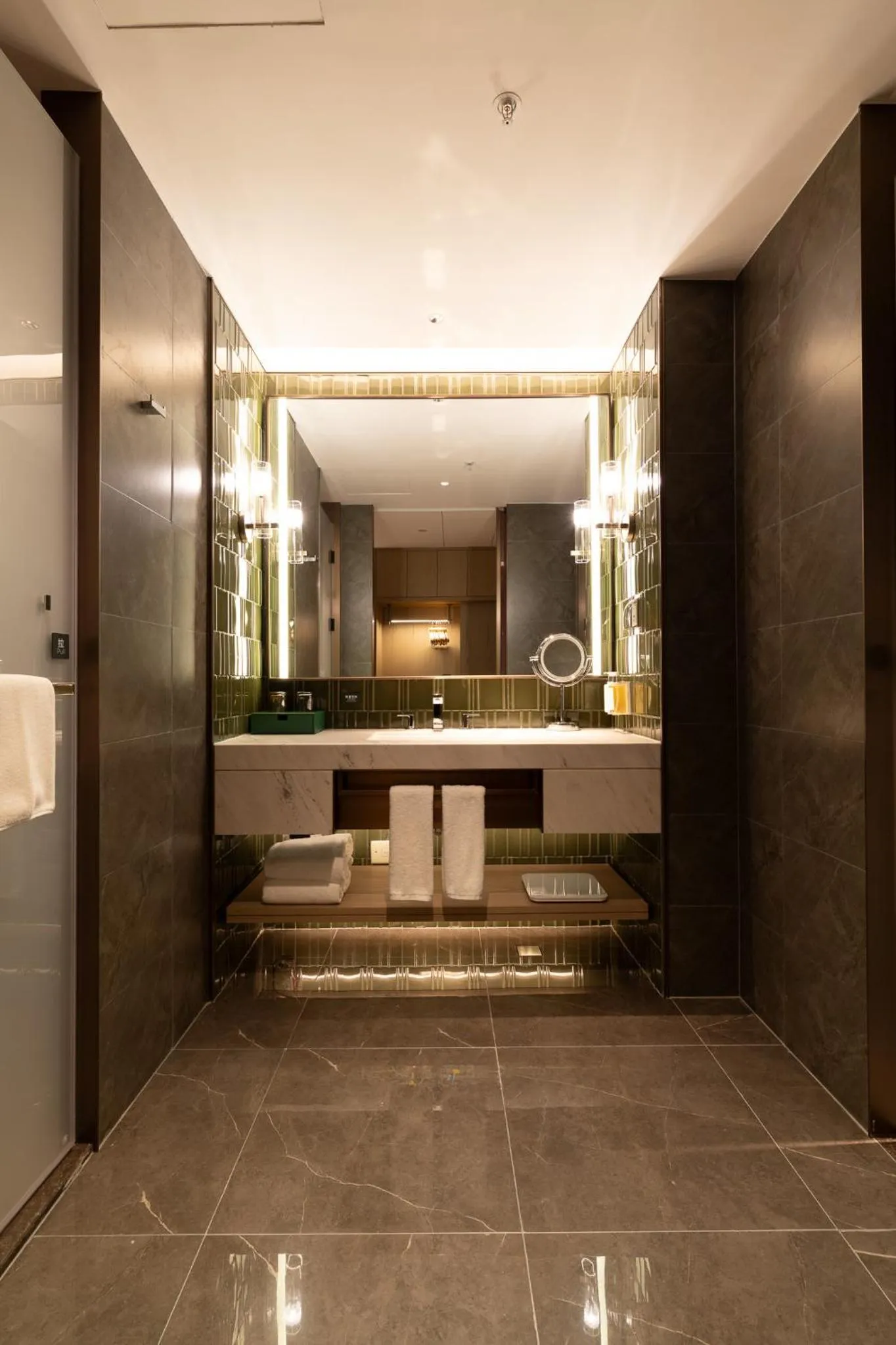 Toilet in Holiday Inn Wenzhou Airport by IHG
