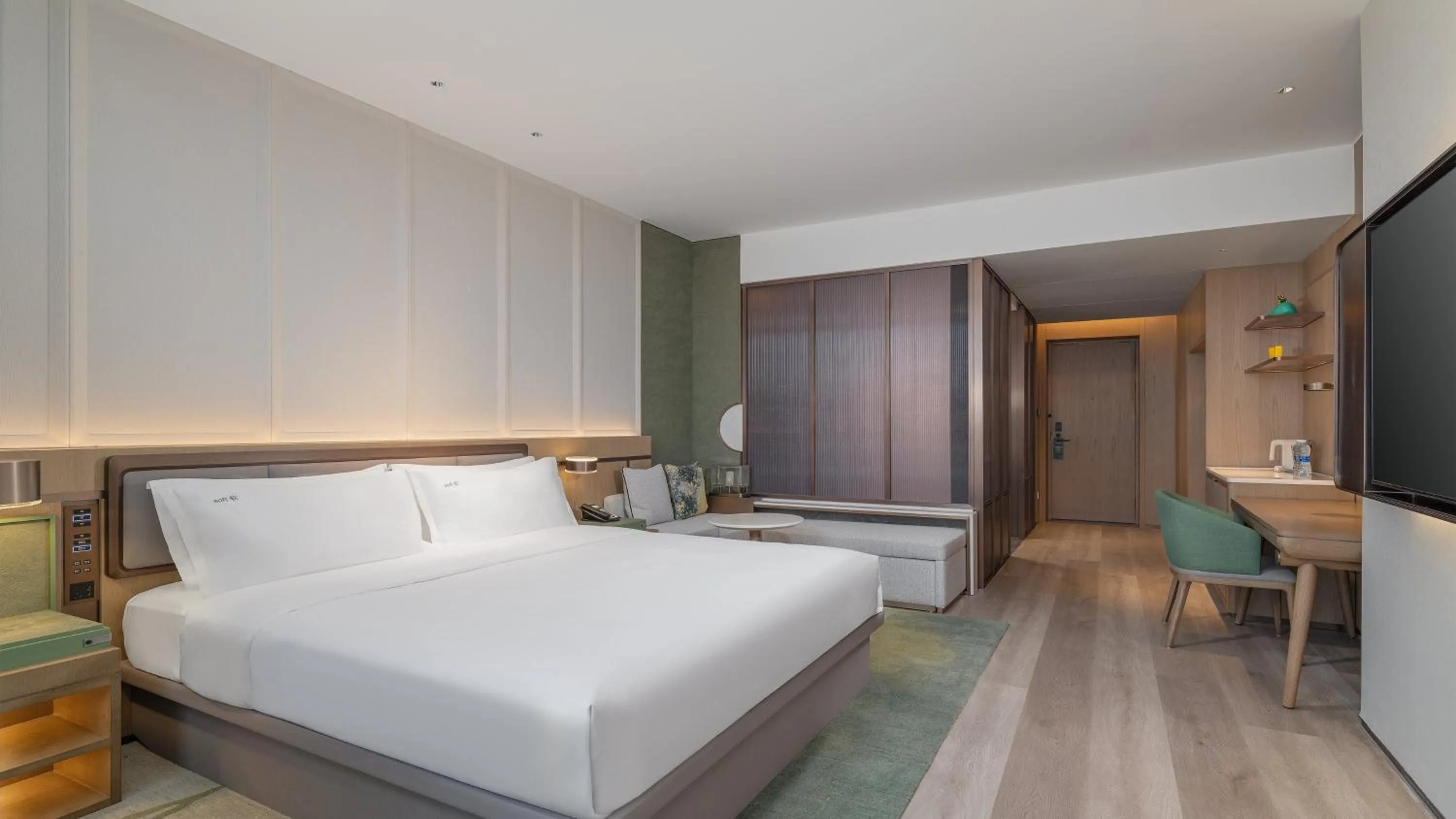 Photo of the whole room, Bed in Holiday Inn Wenzhou Airport by IHG