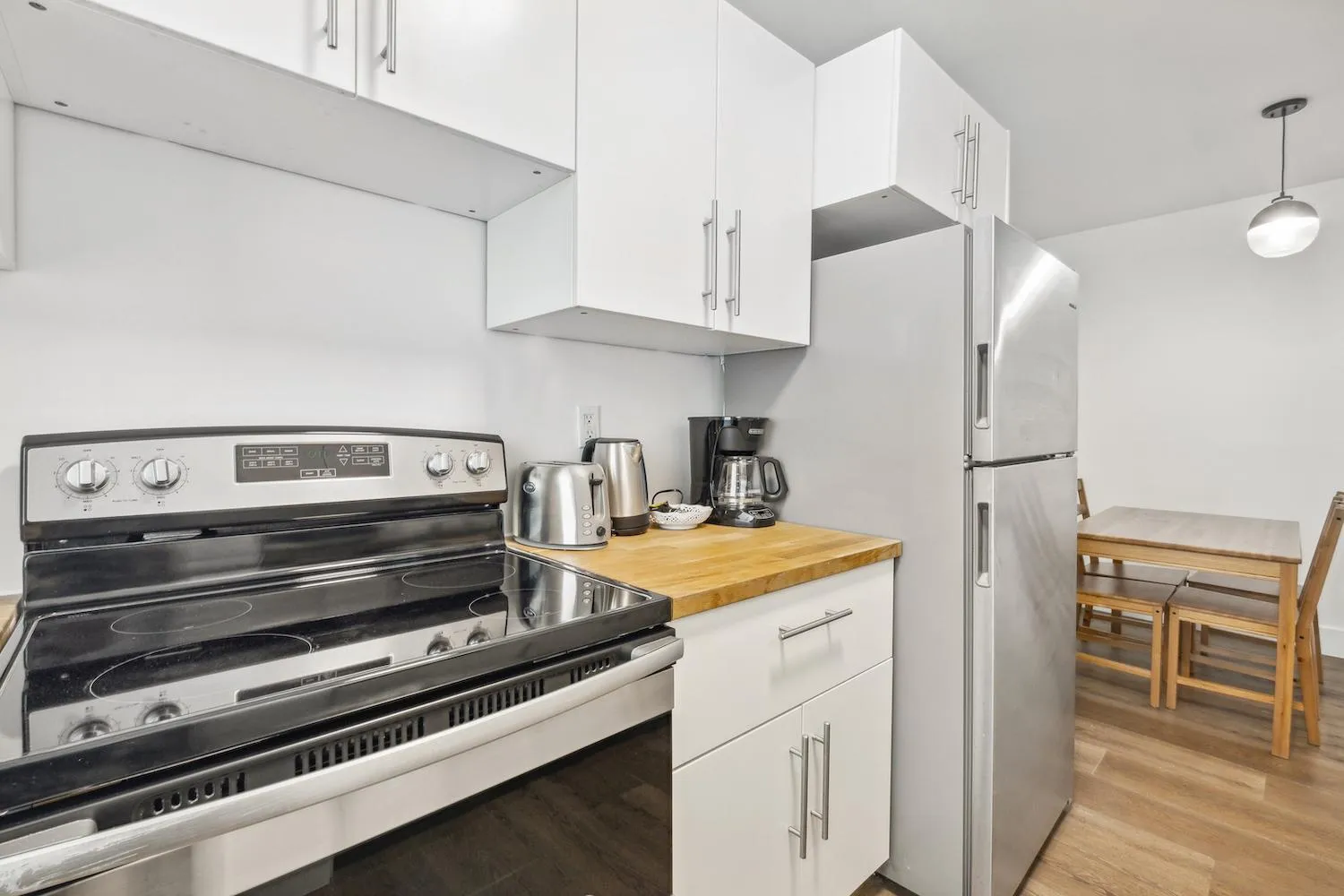 Kitchen or kitchenette in 713 Miami Beach Apartments