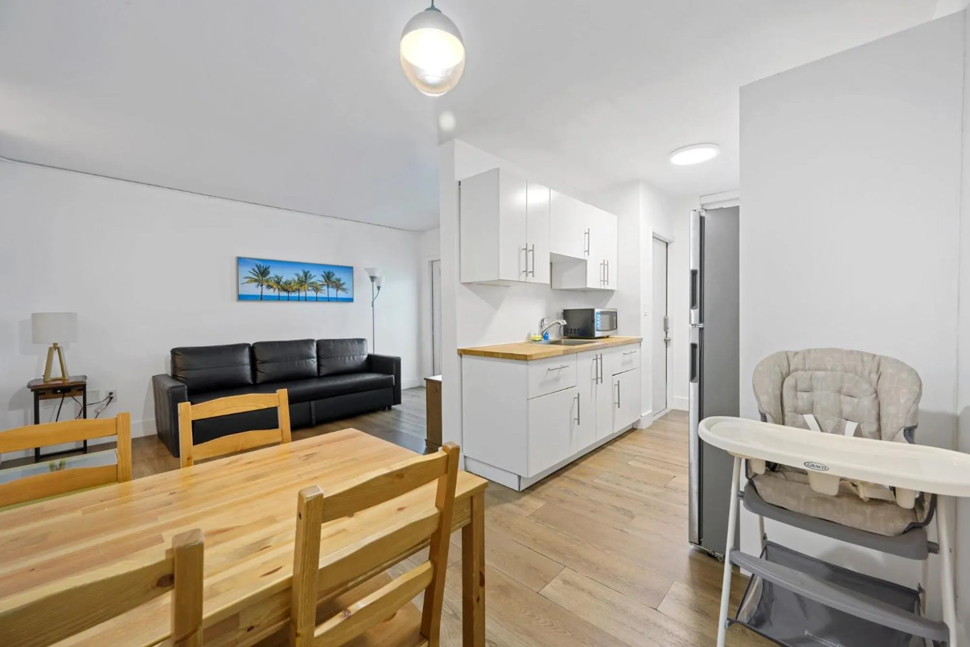 Dining area in 713 Miami Beach Apartments
