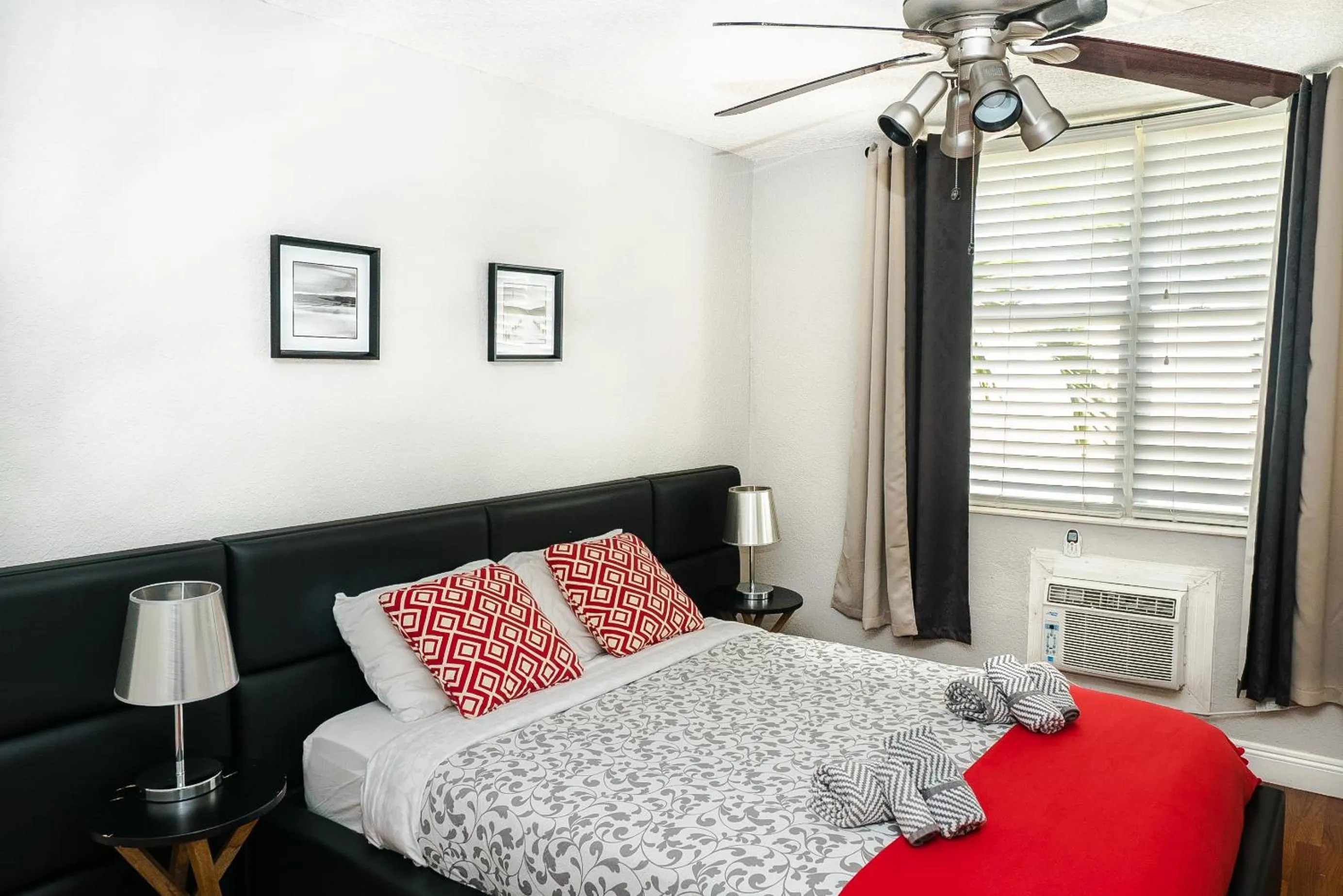 Bedroom, Bed in 713 Miami Beach Apartments