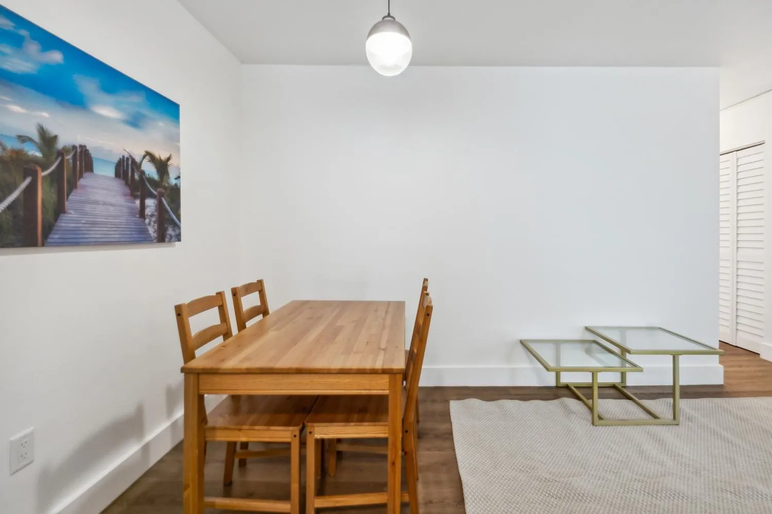 Dining area in 713 Miami Beach Apartments