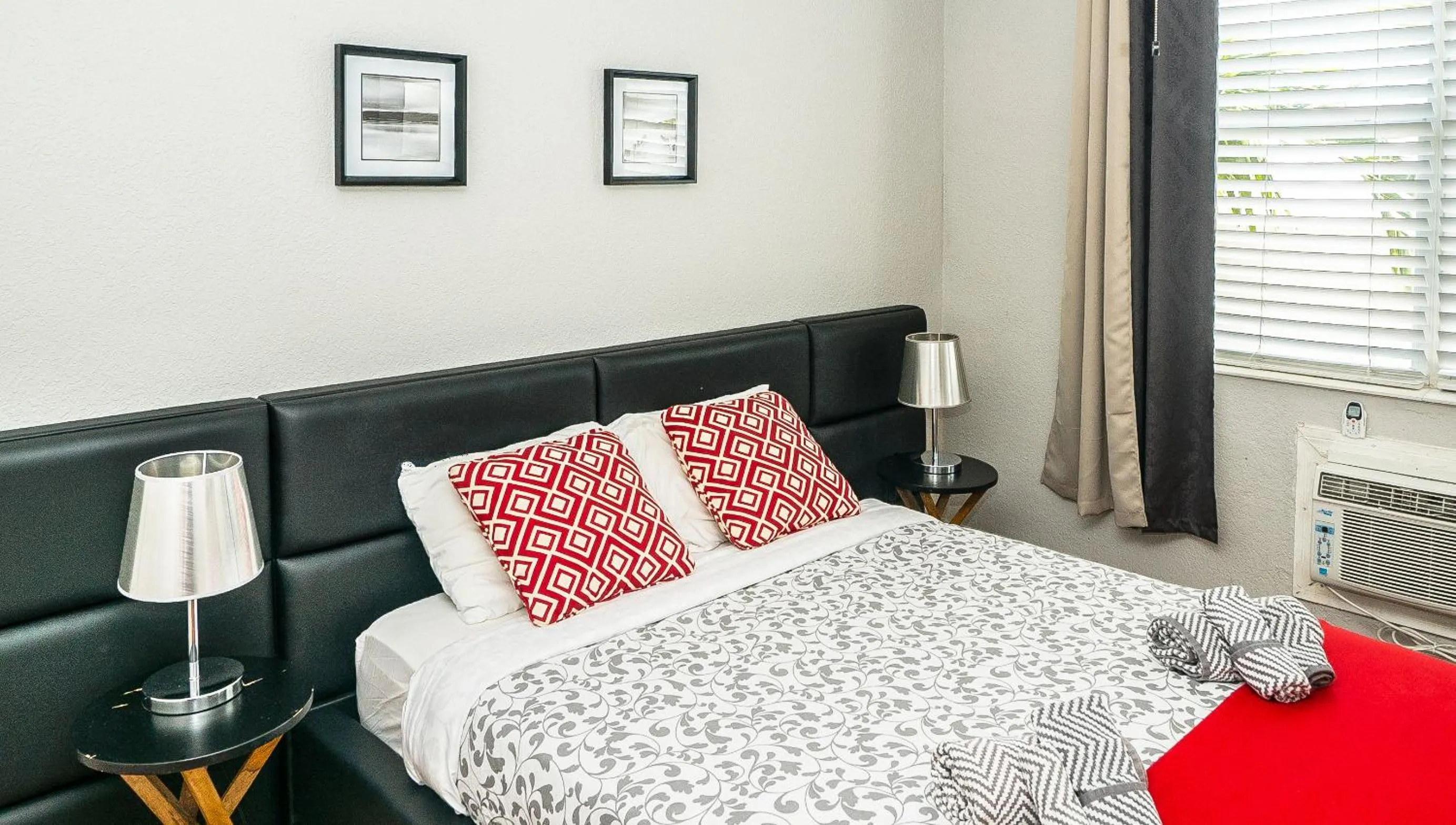 Bedroom, Bed in 713 Miami Beach Apartments