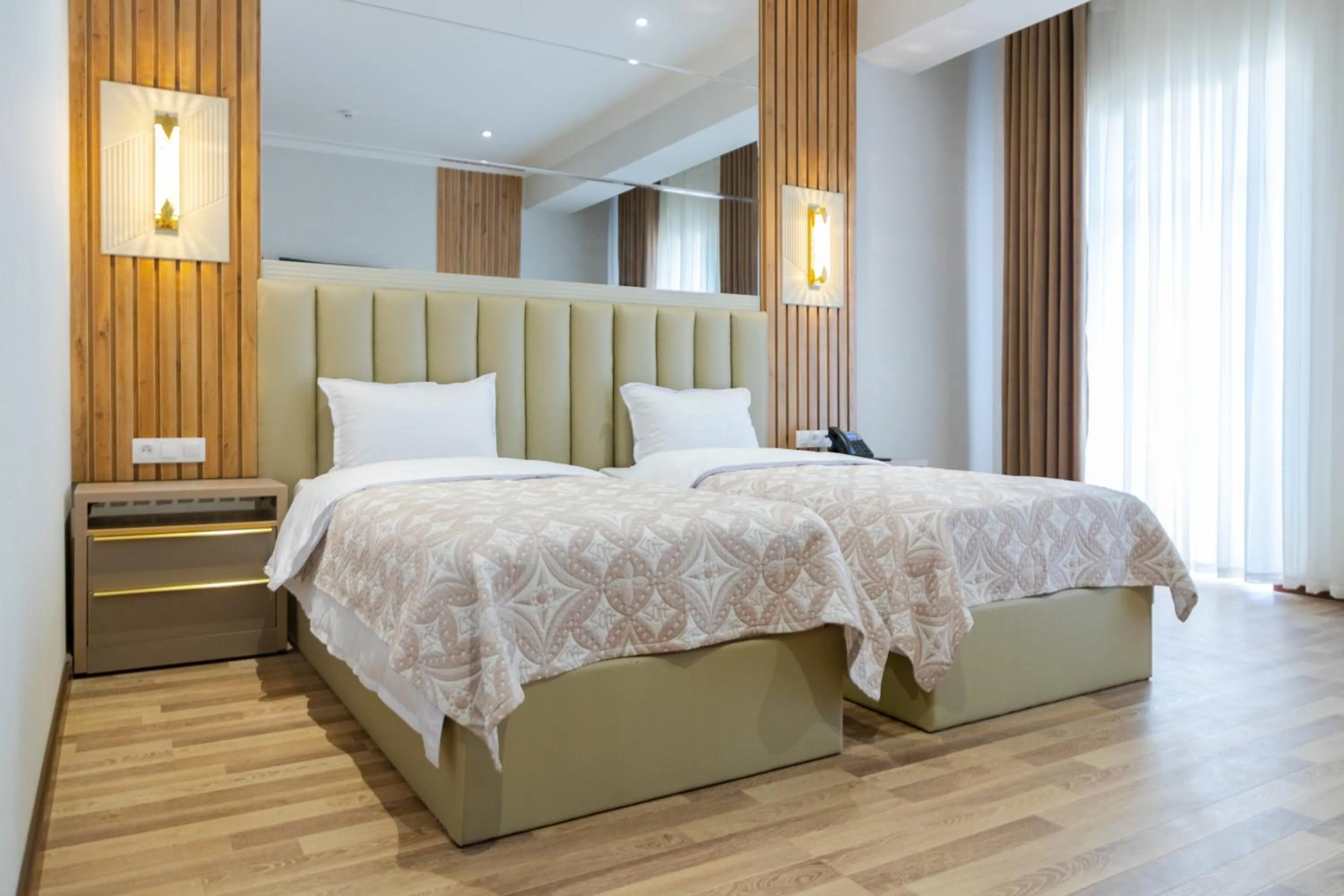 Bedroom, Bed in Karvon Plaza Hotel