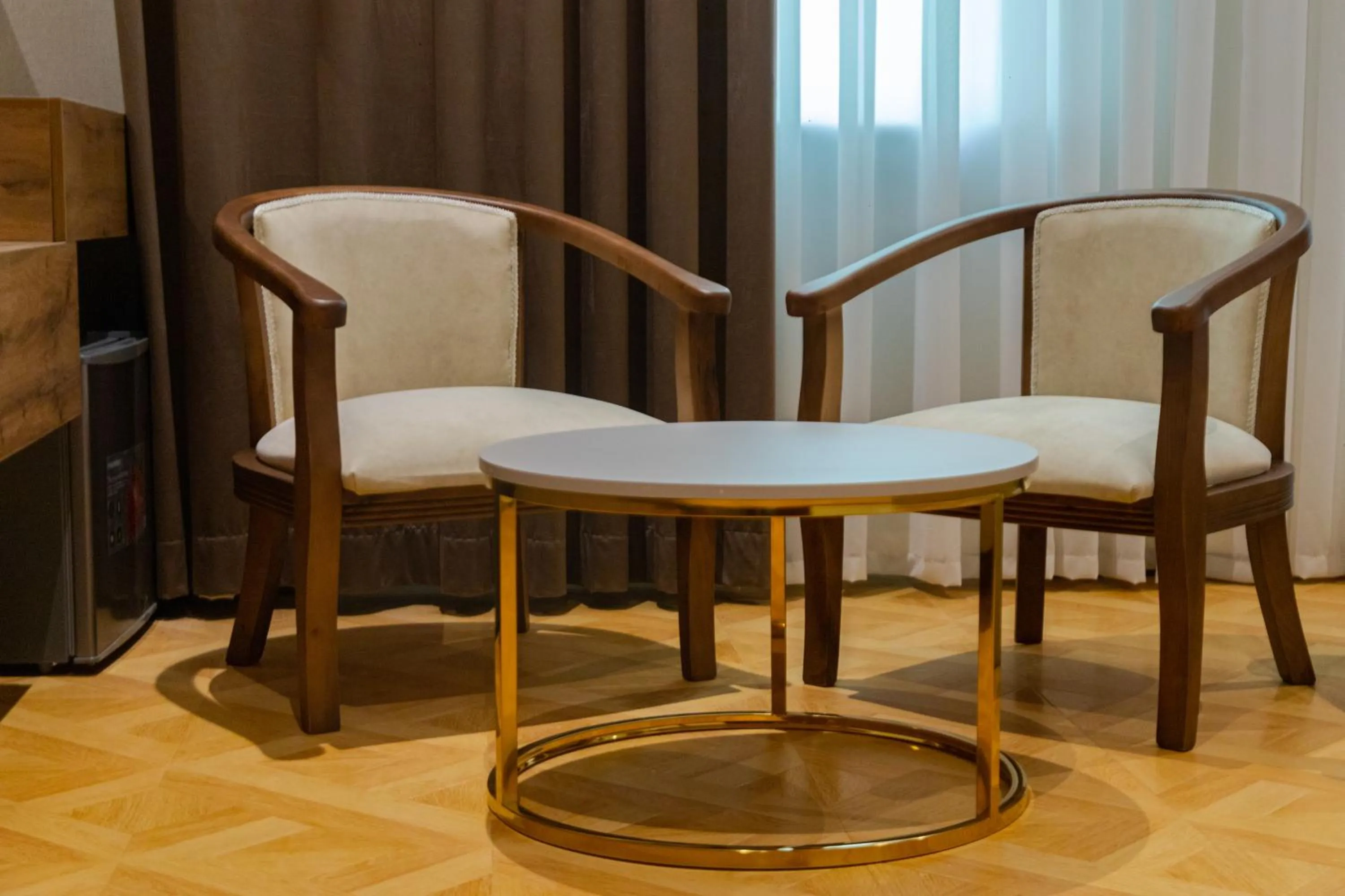 Living room in Karvon Plaza Hotel