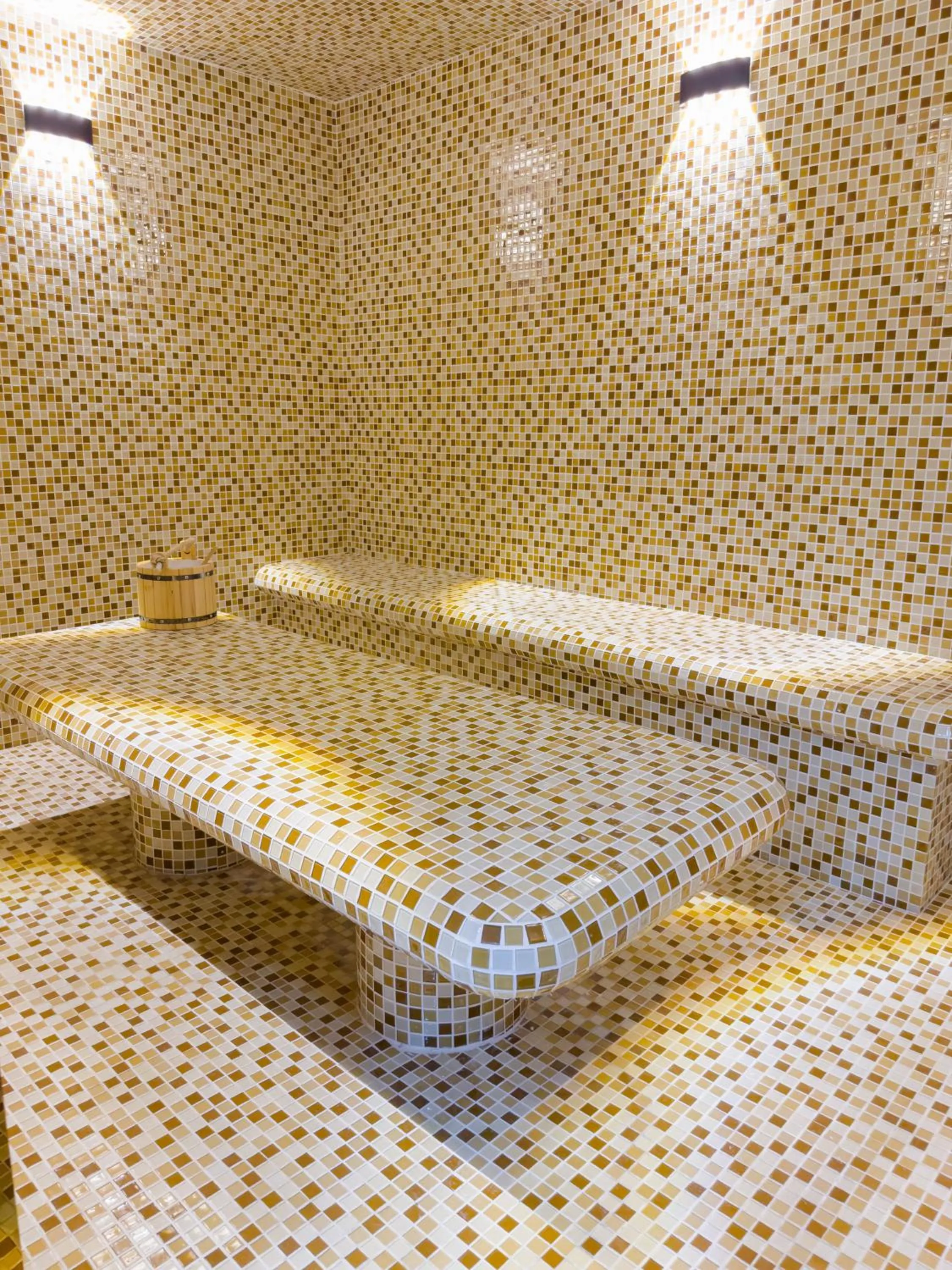 Steam room in Karvon Plaza Hotel