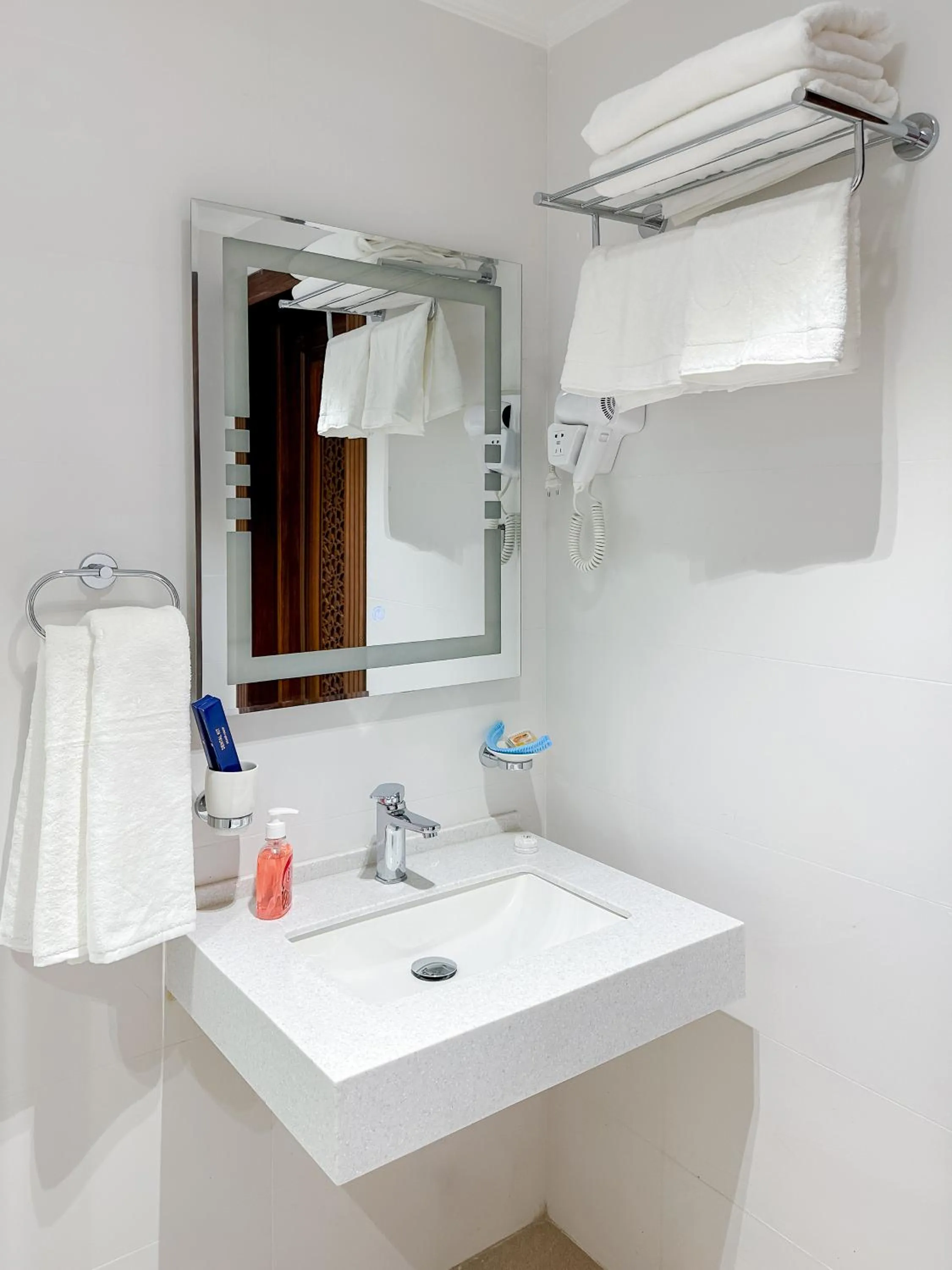 Bathroom in Karvon Plaza Hotel