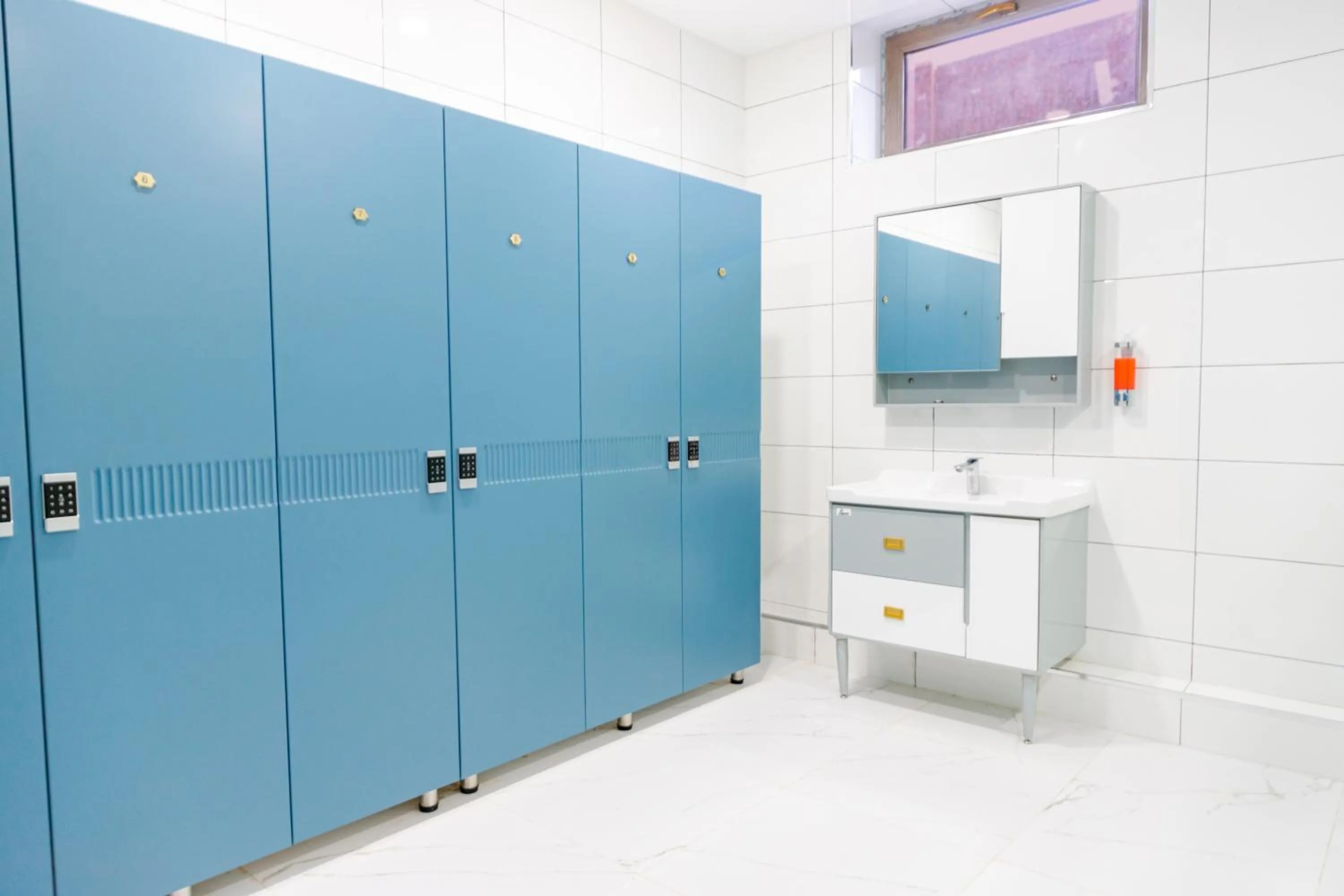 Swimming pool in Karvon Plaza Hotel