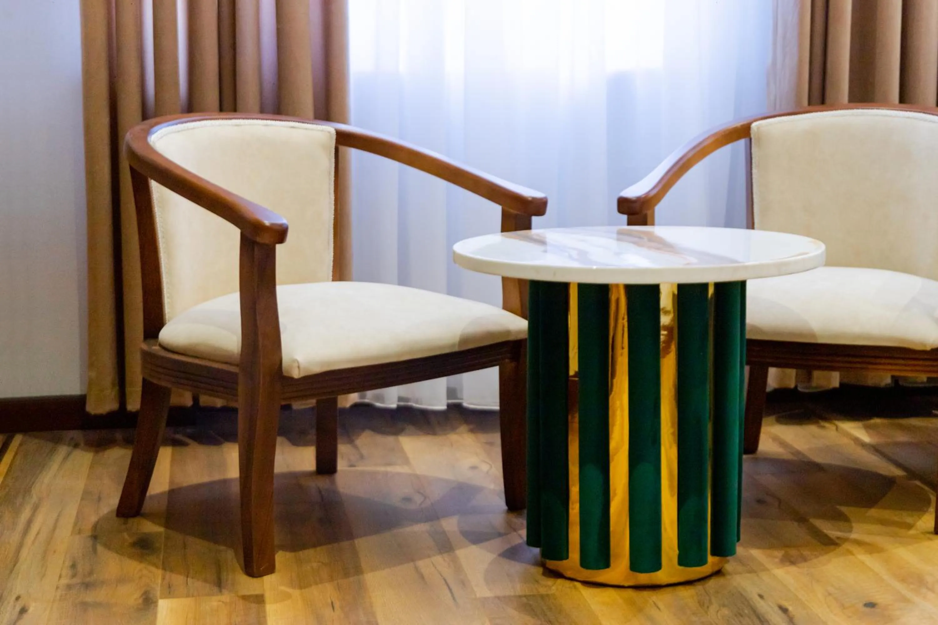 Seating area in Karvon Plaza Hotel