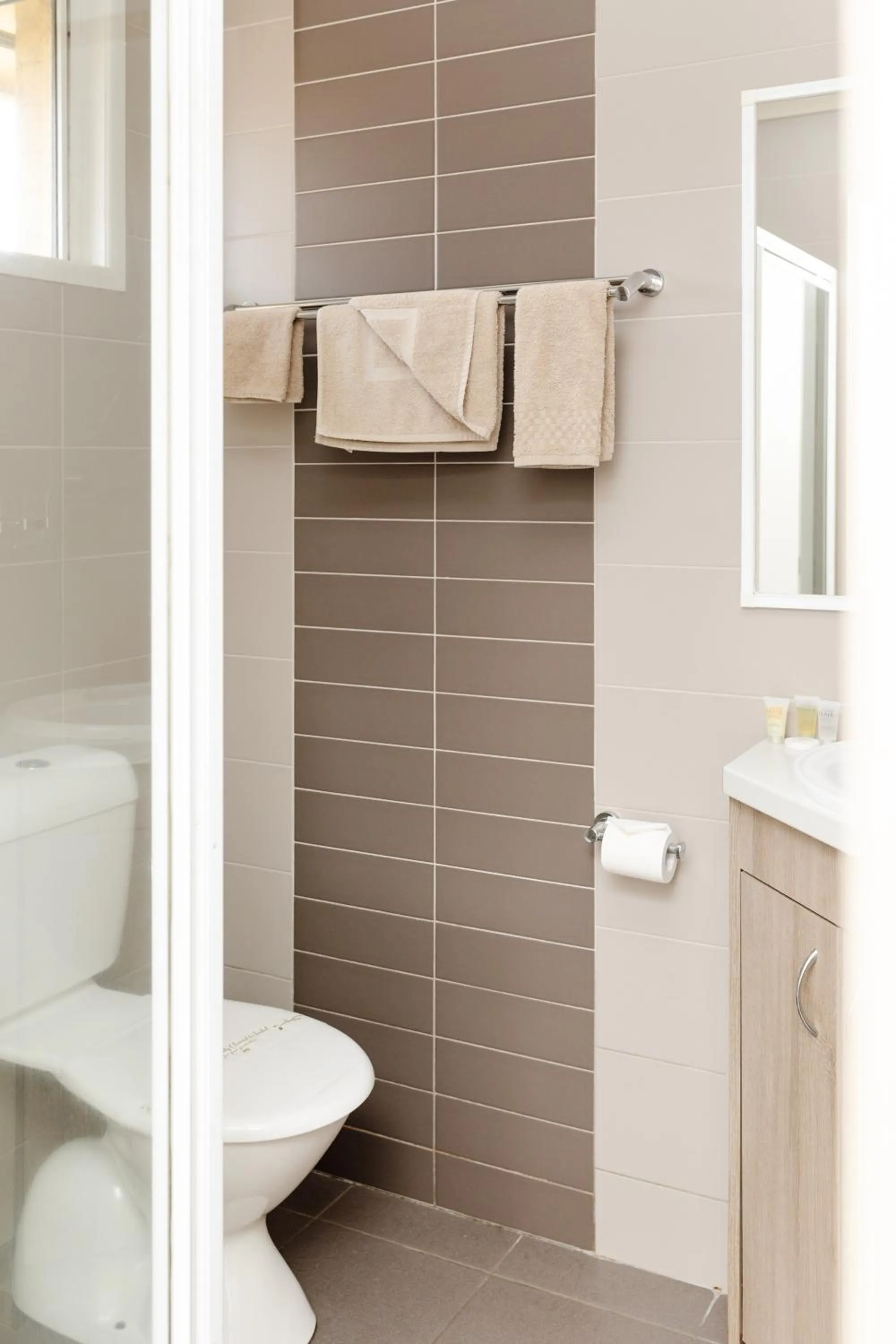 Shower in Starline Motor Inn